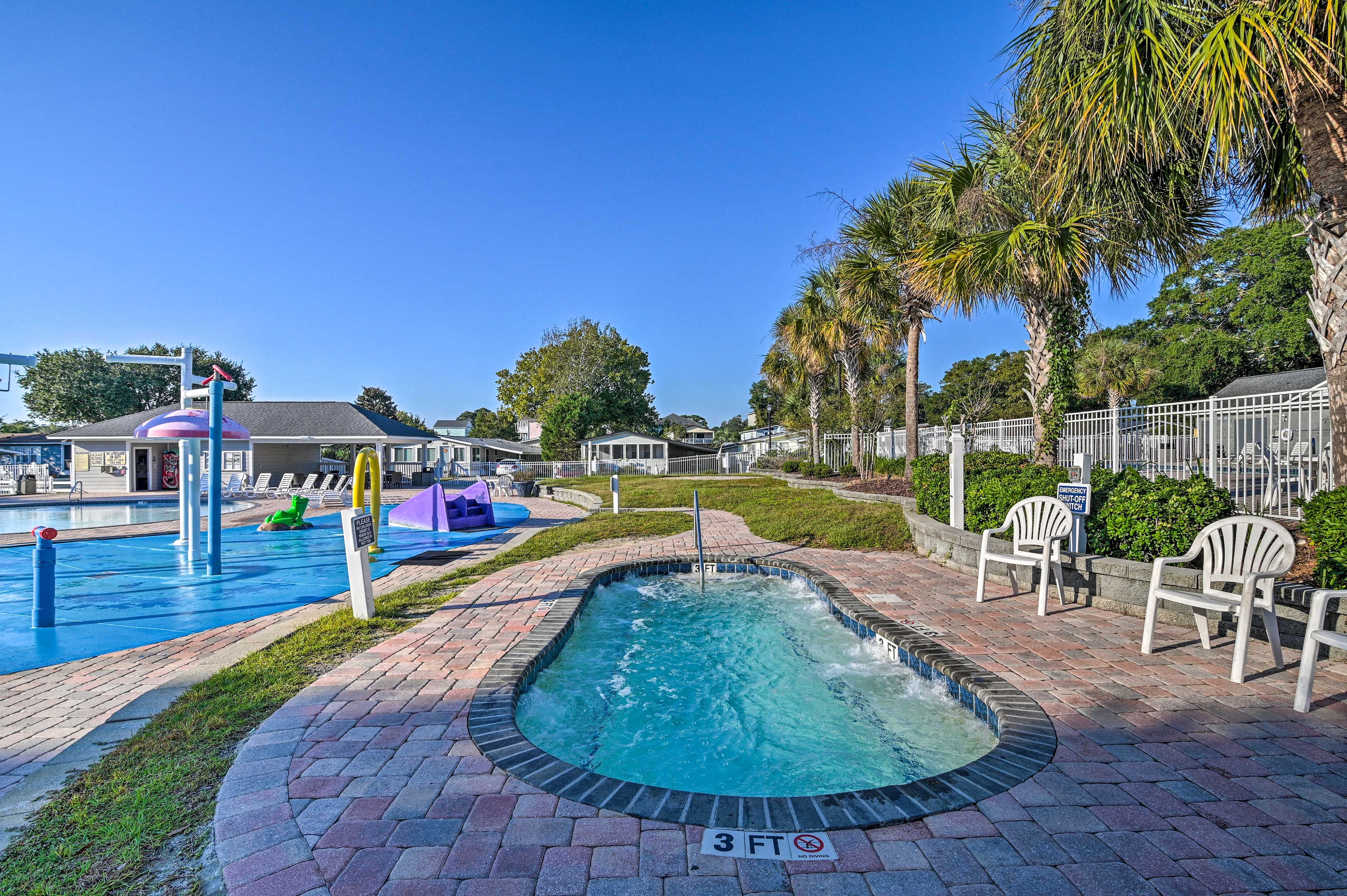 Outdoor Community Kiddie Pool & Hot Tub
