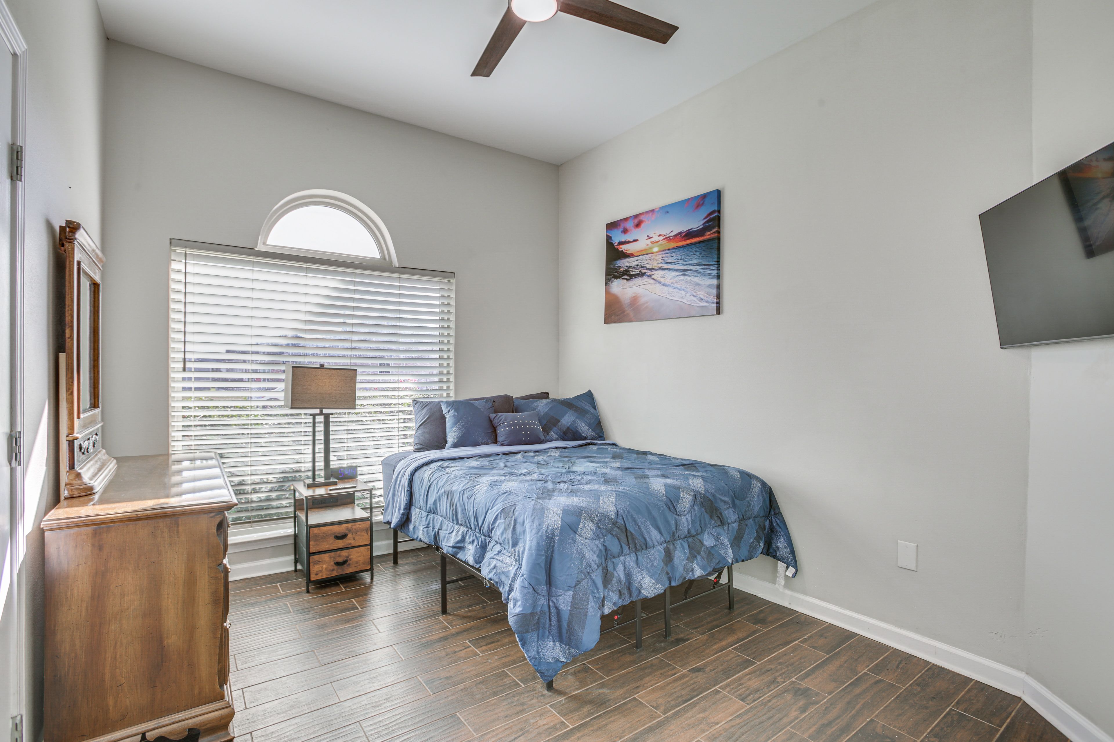 Bedroom 2 | Queen Bed | Flat-Screen TV