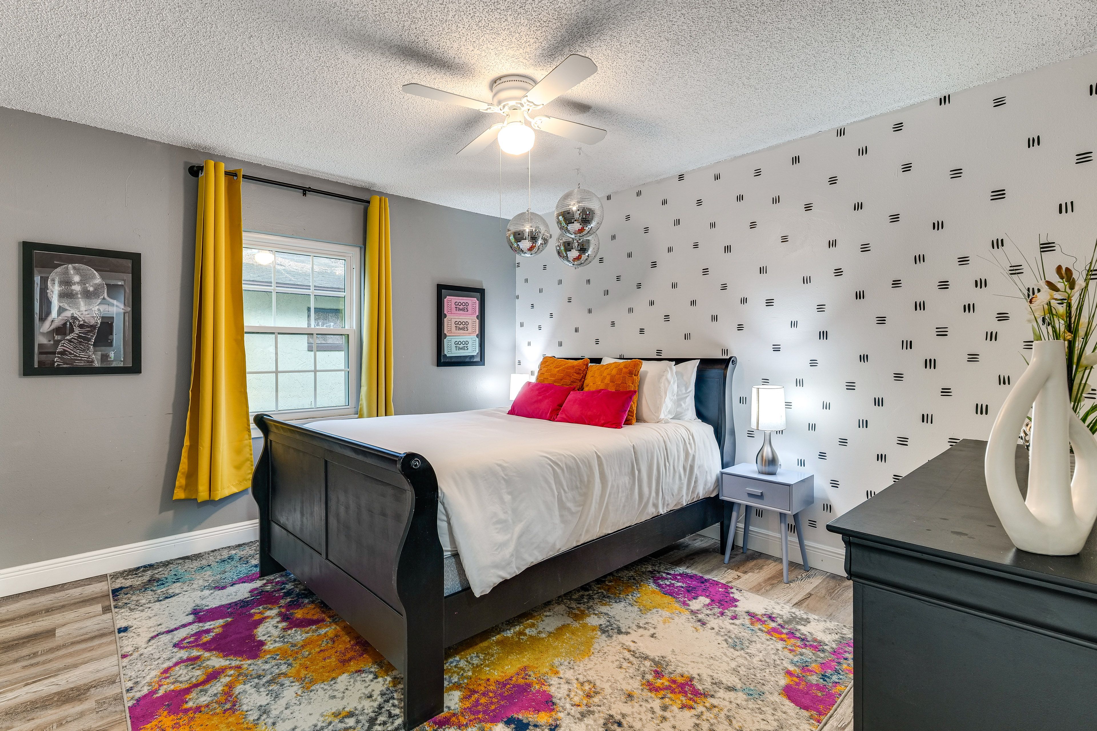 Bedroom 2 | Queen Bed | Smart TV
