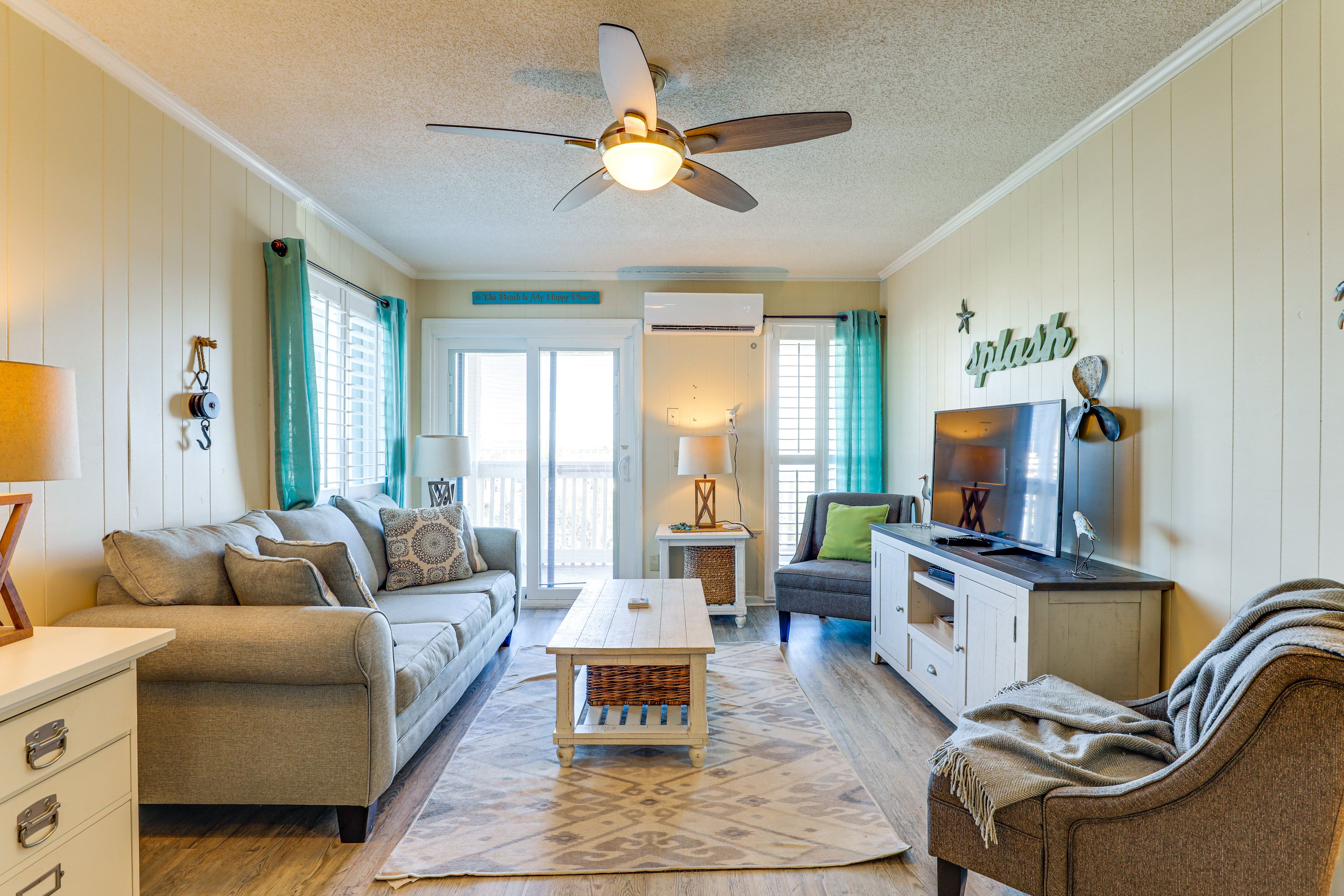 Living Room | Full Sleeper Sofa | Free WiFi