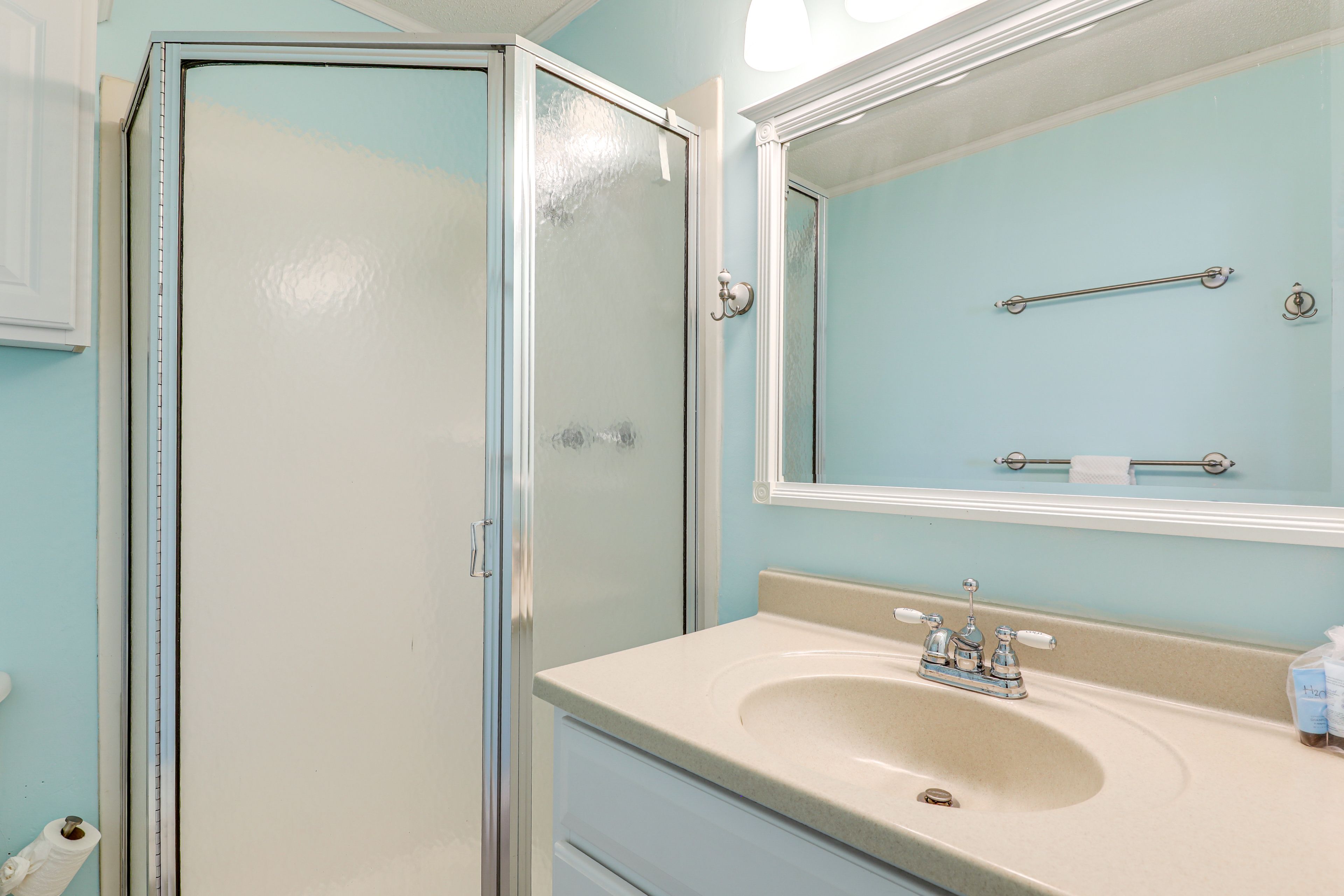 Full Bathroom | Towels Provided