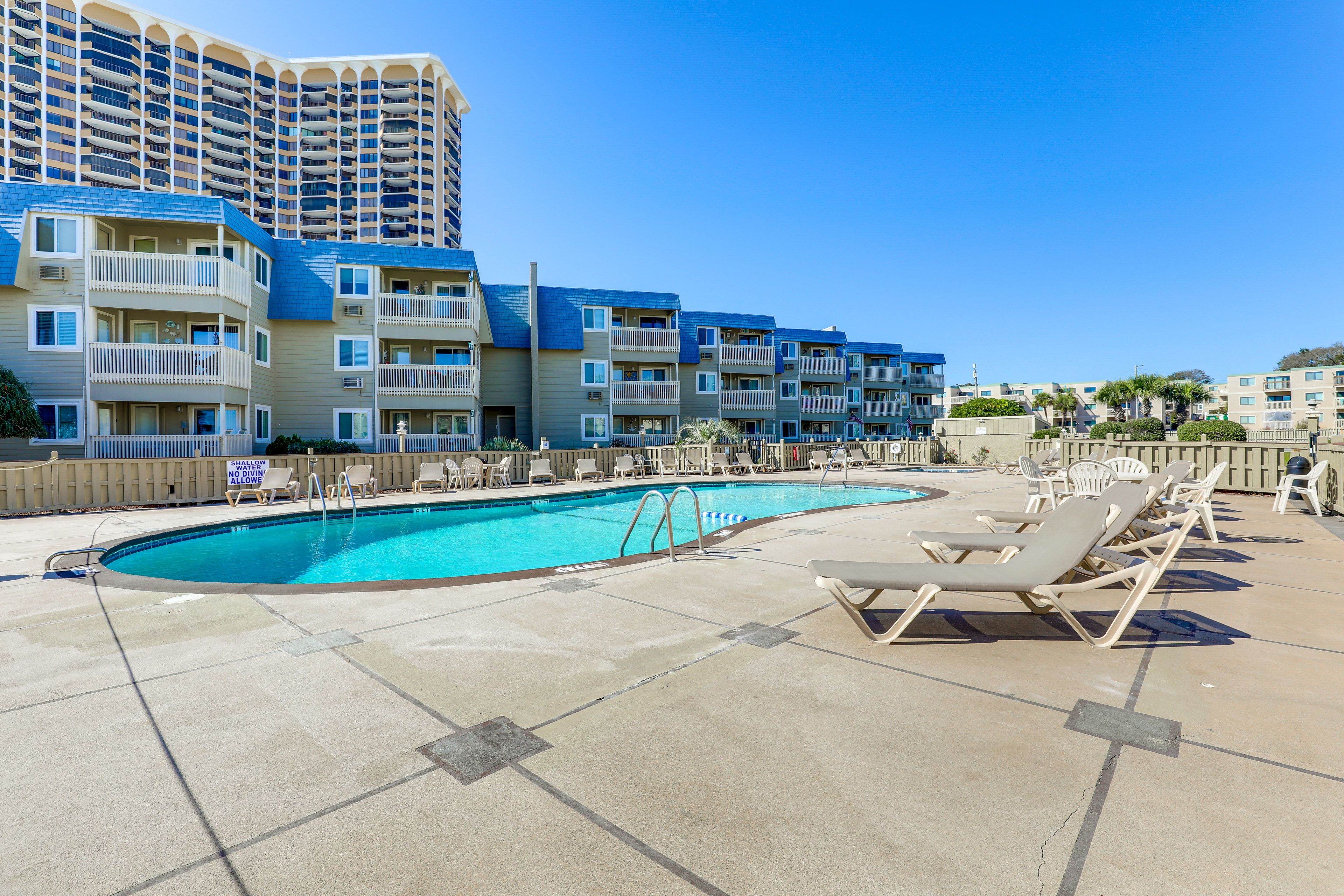 Community Pool & Hot Tub