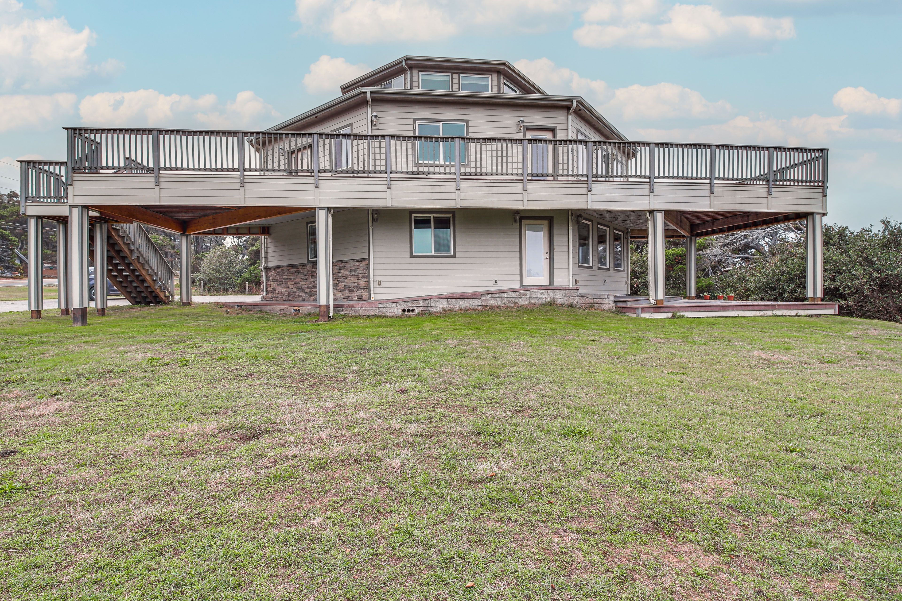 Wraparound Deck | Spacious Yard | Gas Grill