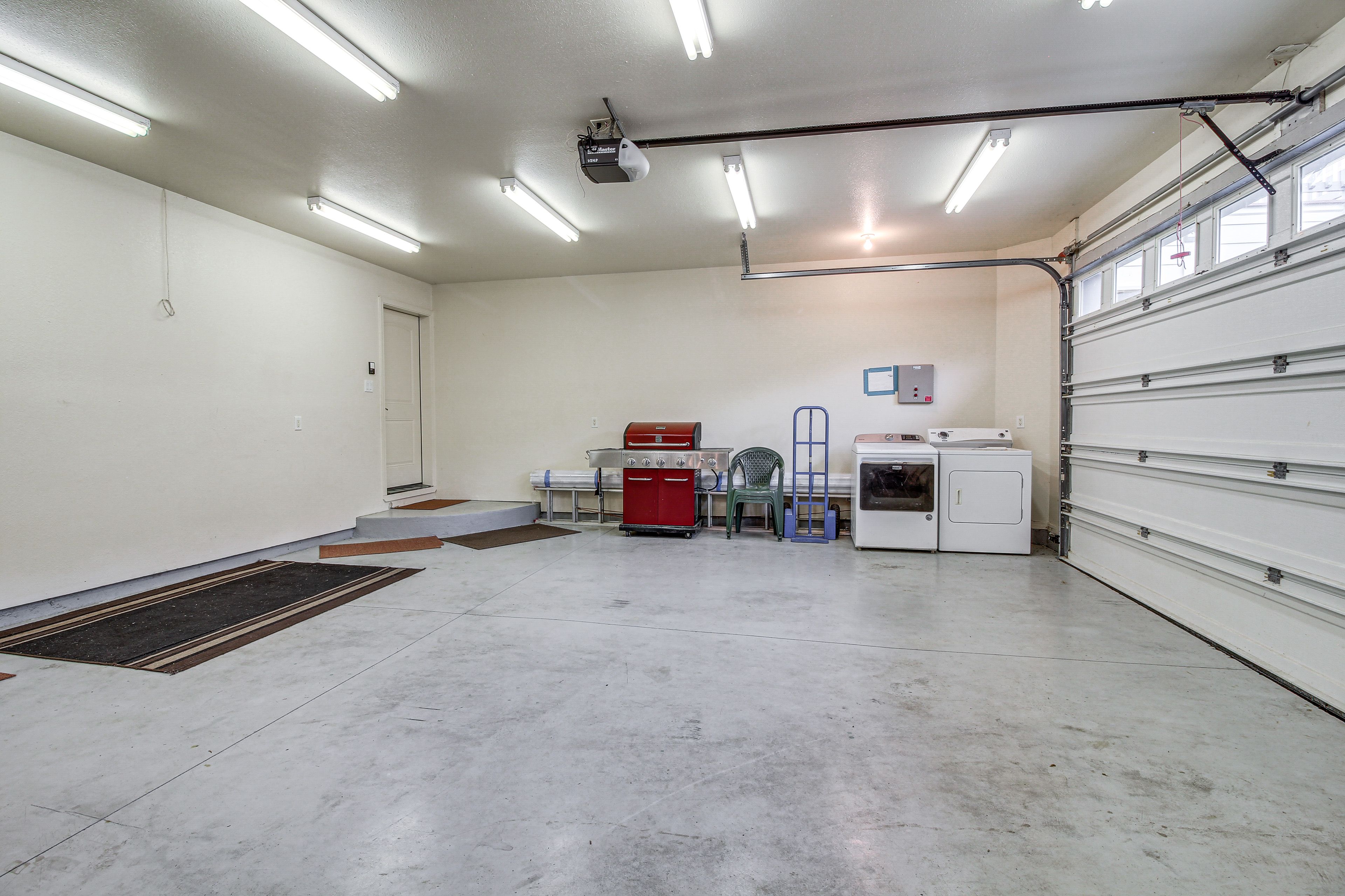 Parking | Garage (2 Vehicles)