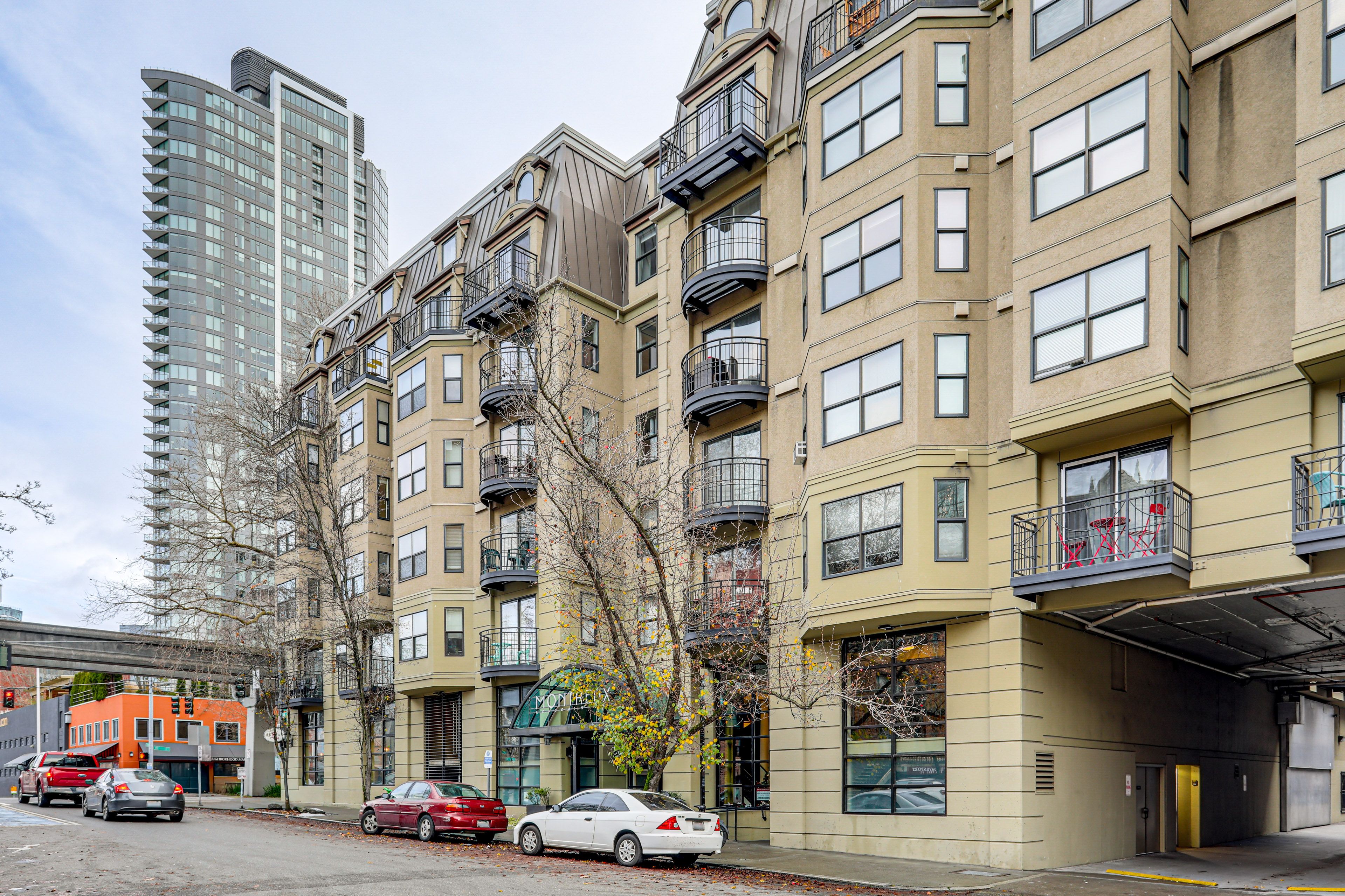 Building Exterior | Blocks to Downtown Attractions