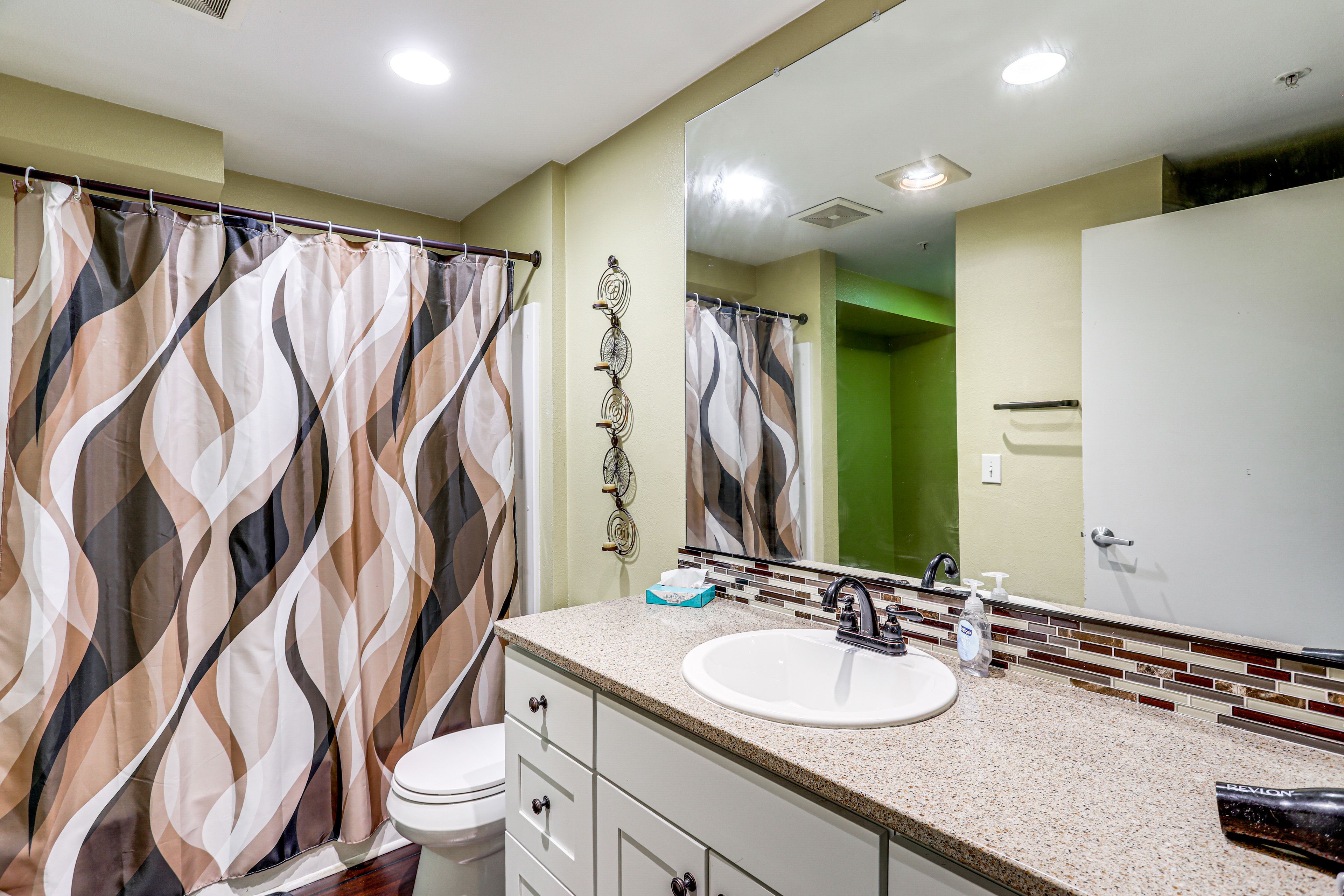 Bathroom | Shower/Tub Combo