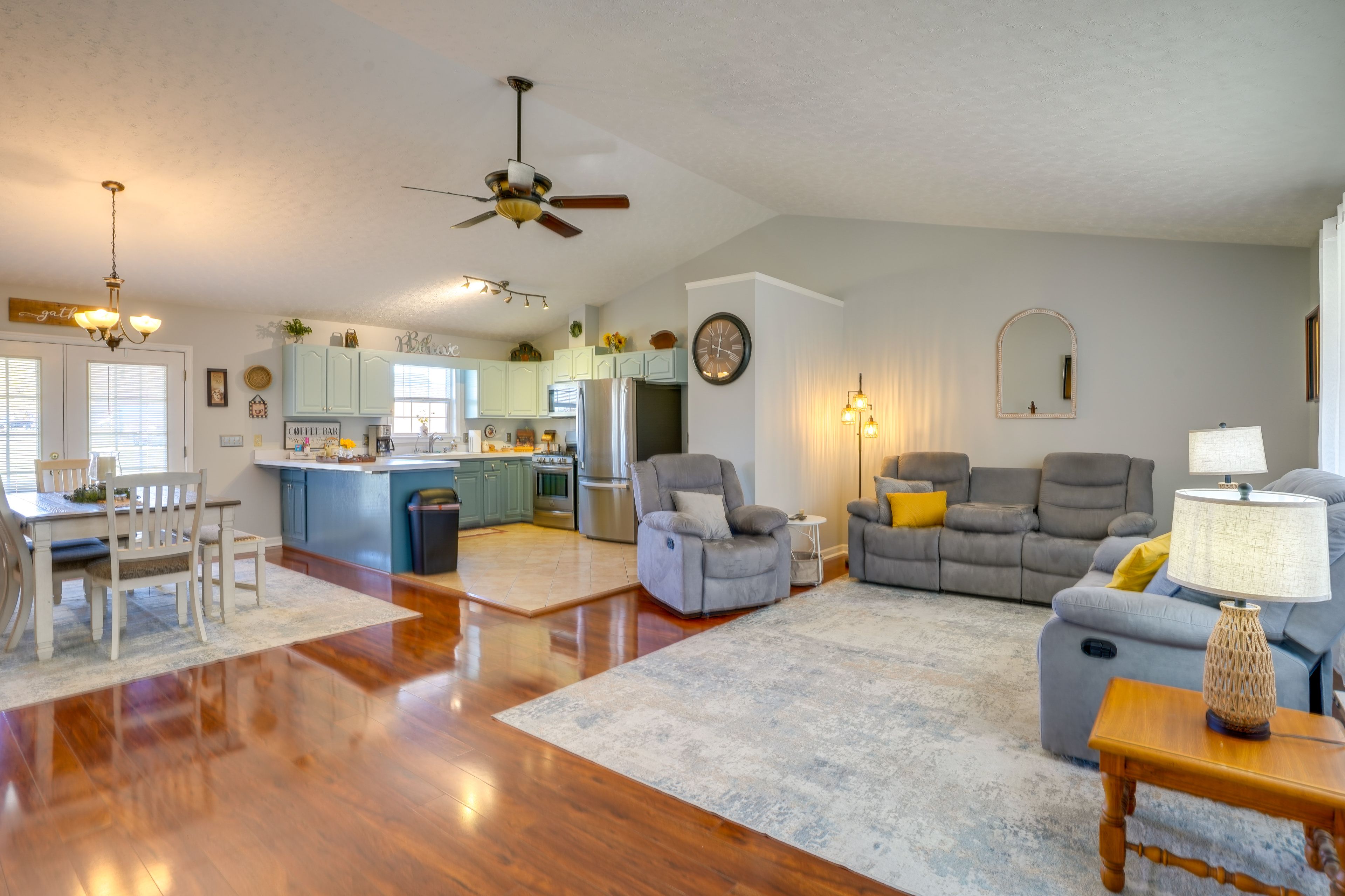 Living Room | Smart TV | Free WiFi