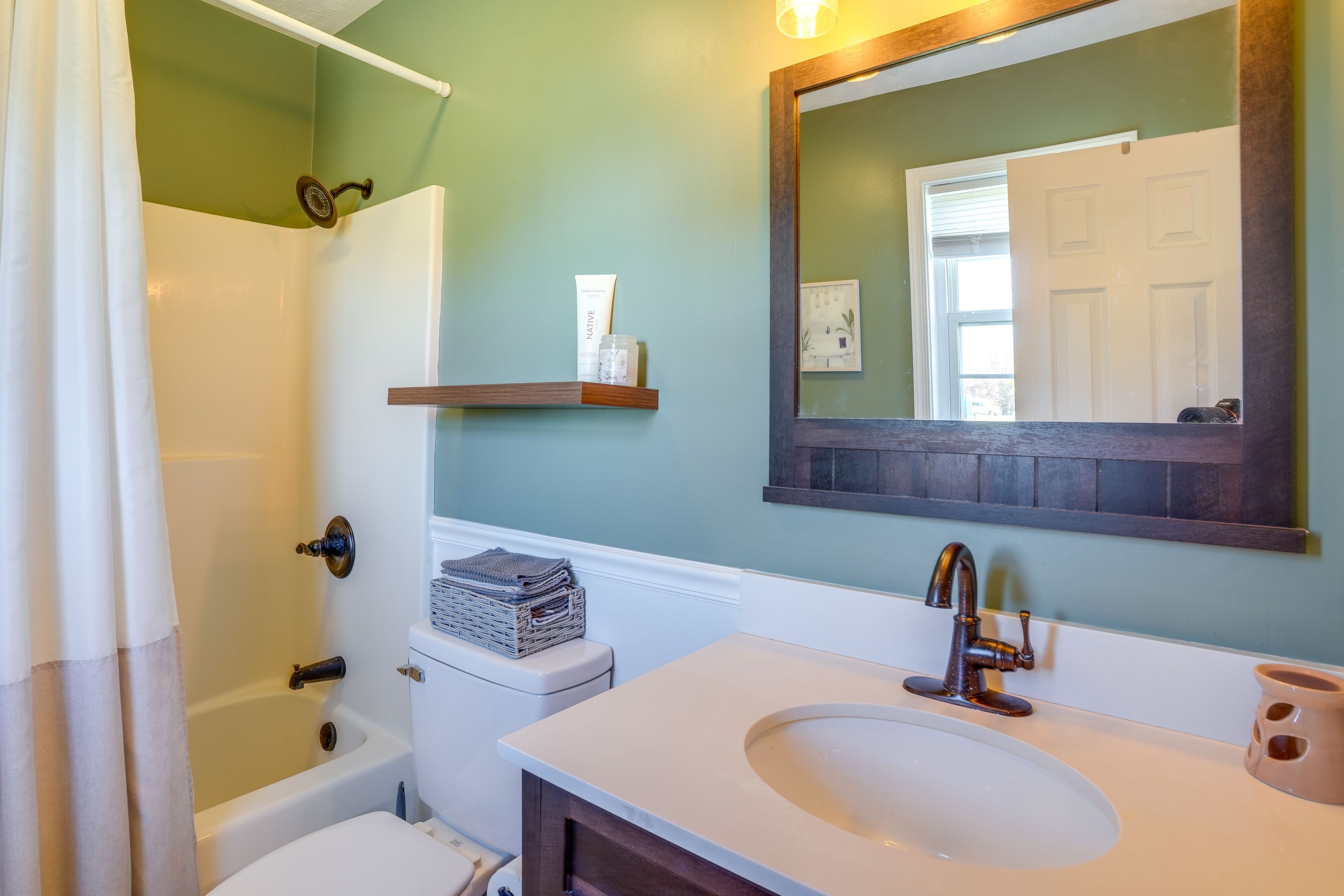 En-Suite Bathroom | Towels Provided