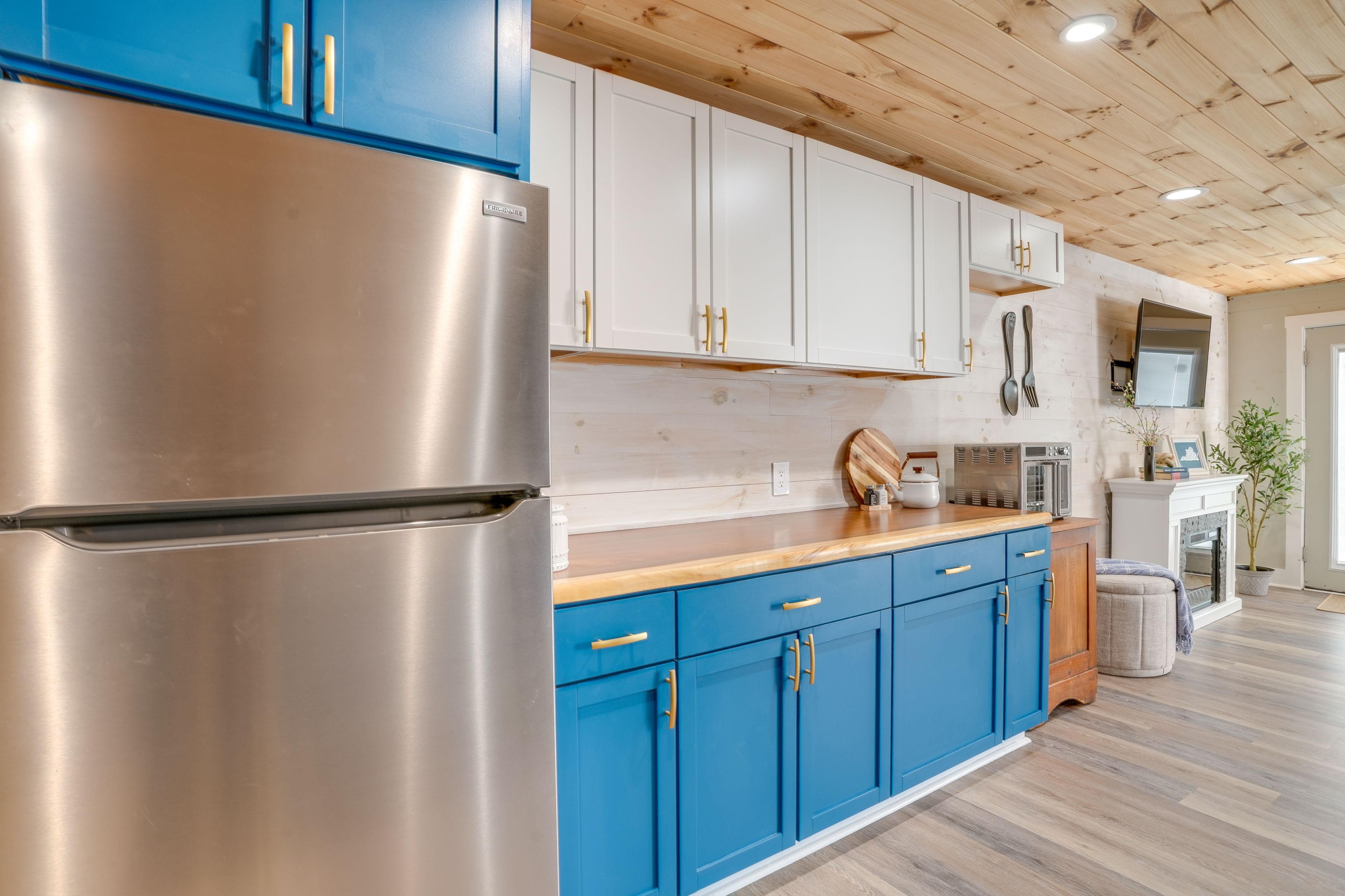 Kitchenette | Keurig & Drip Coffee Makers | Toaster Oven | Cooking Basics