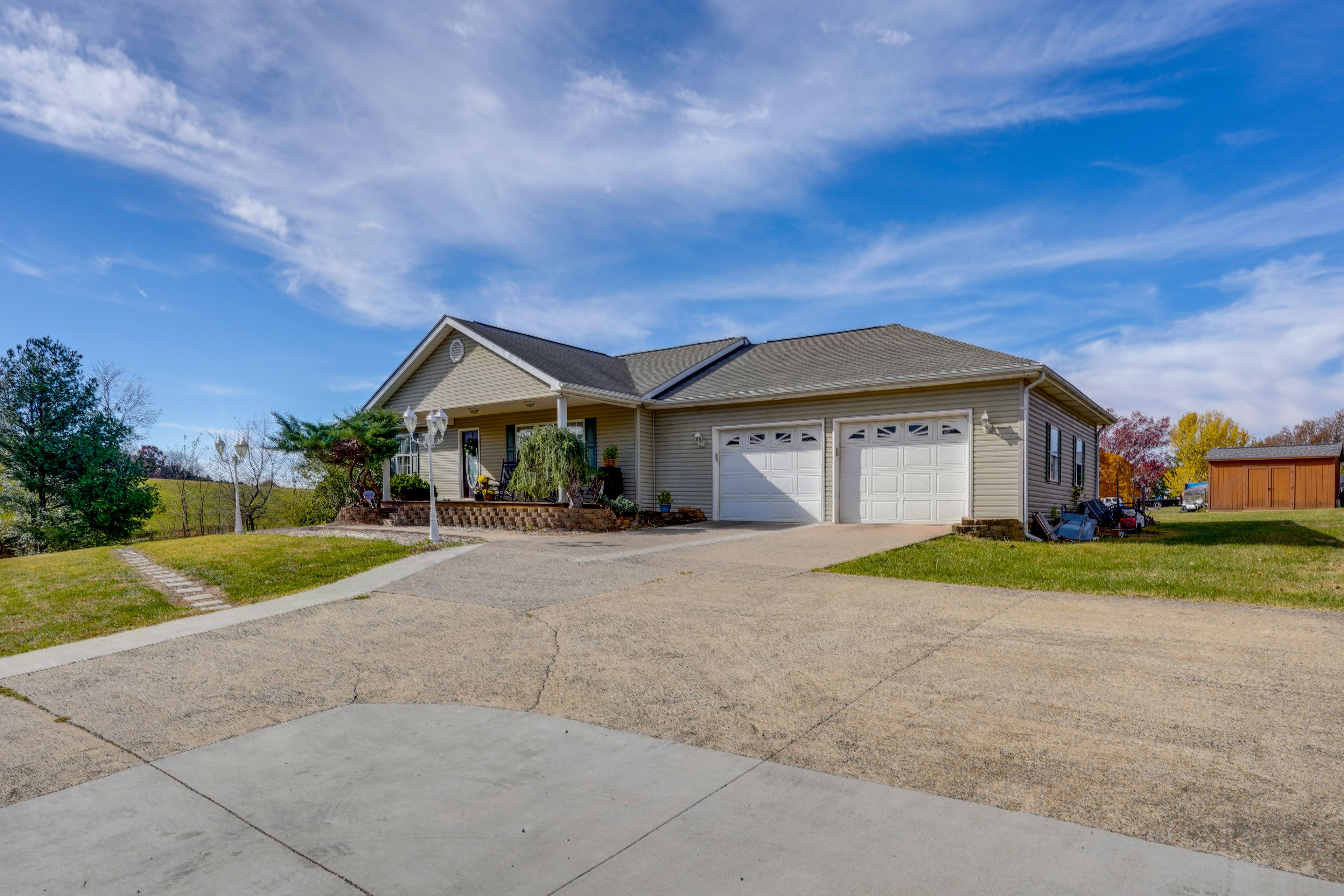 Parking | Shared Driveway (2 Vehicles)