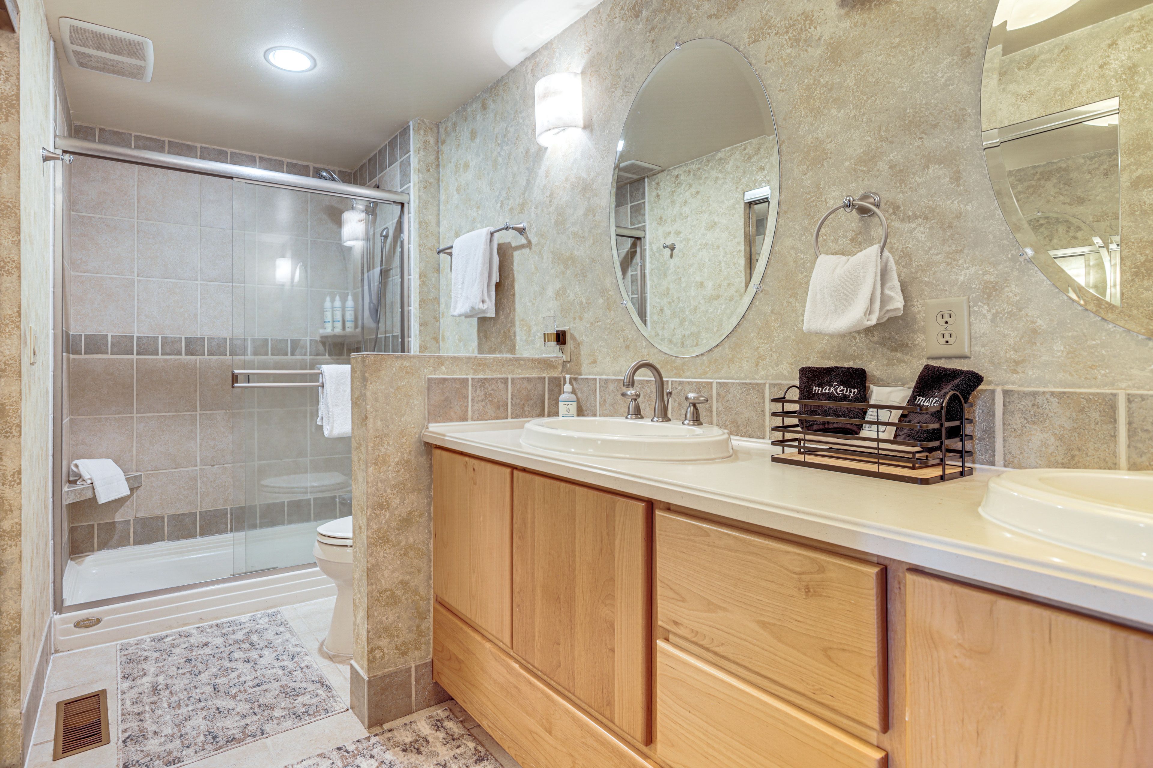 Bathroom | 1st Floor