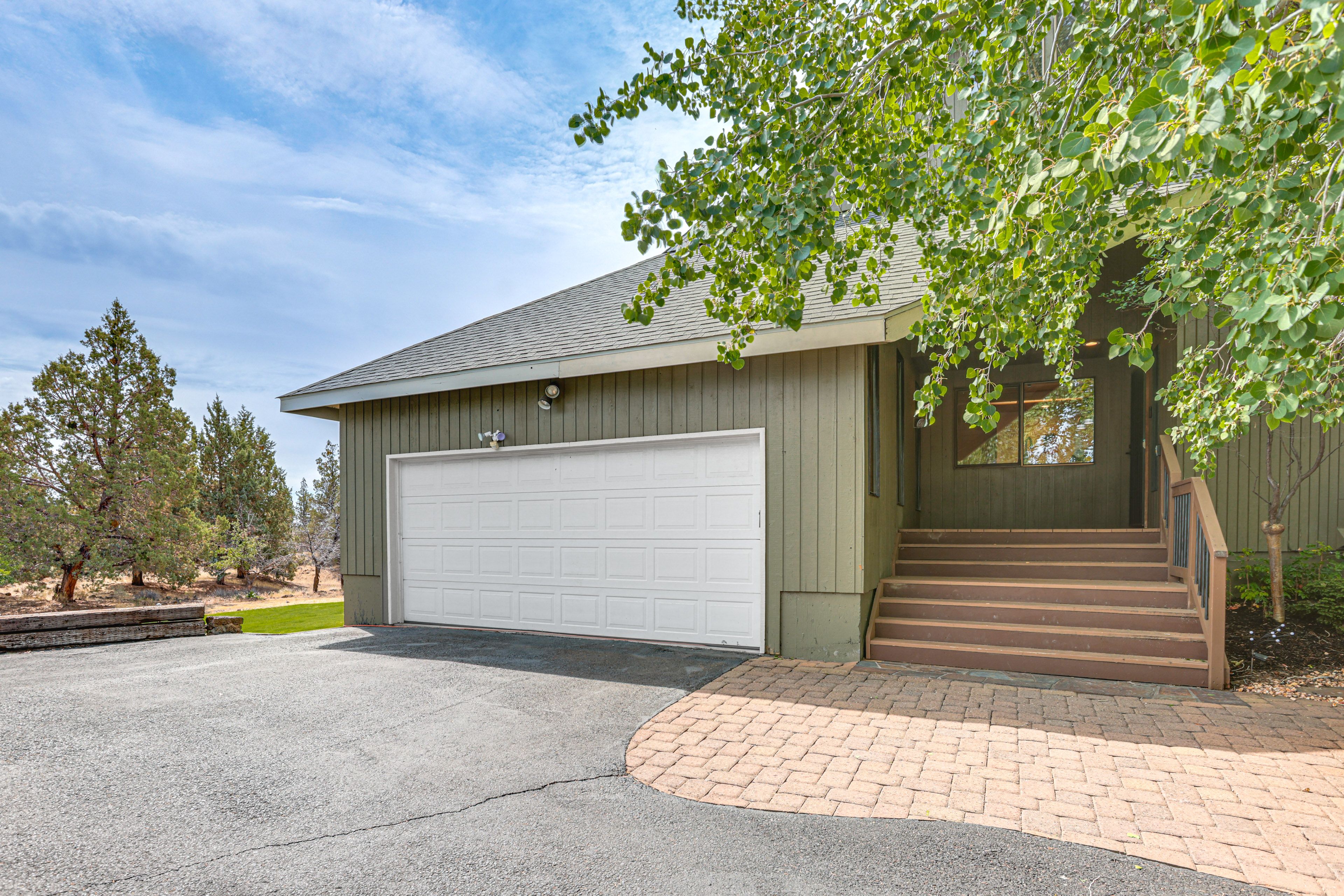 Parking | 2 Driveways (2 Vehicles in Each, 4 Vehicles Total)