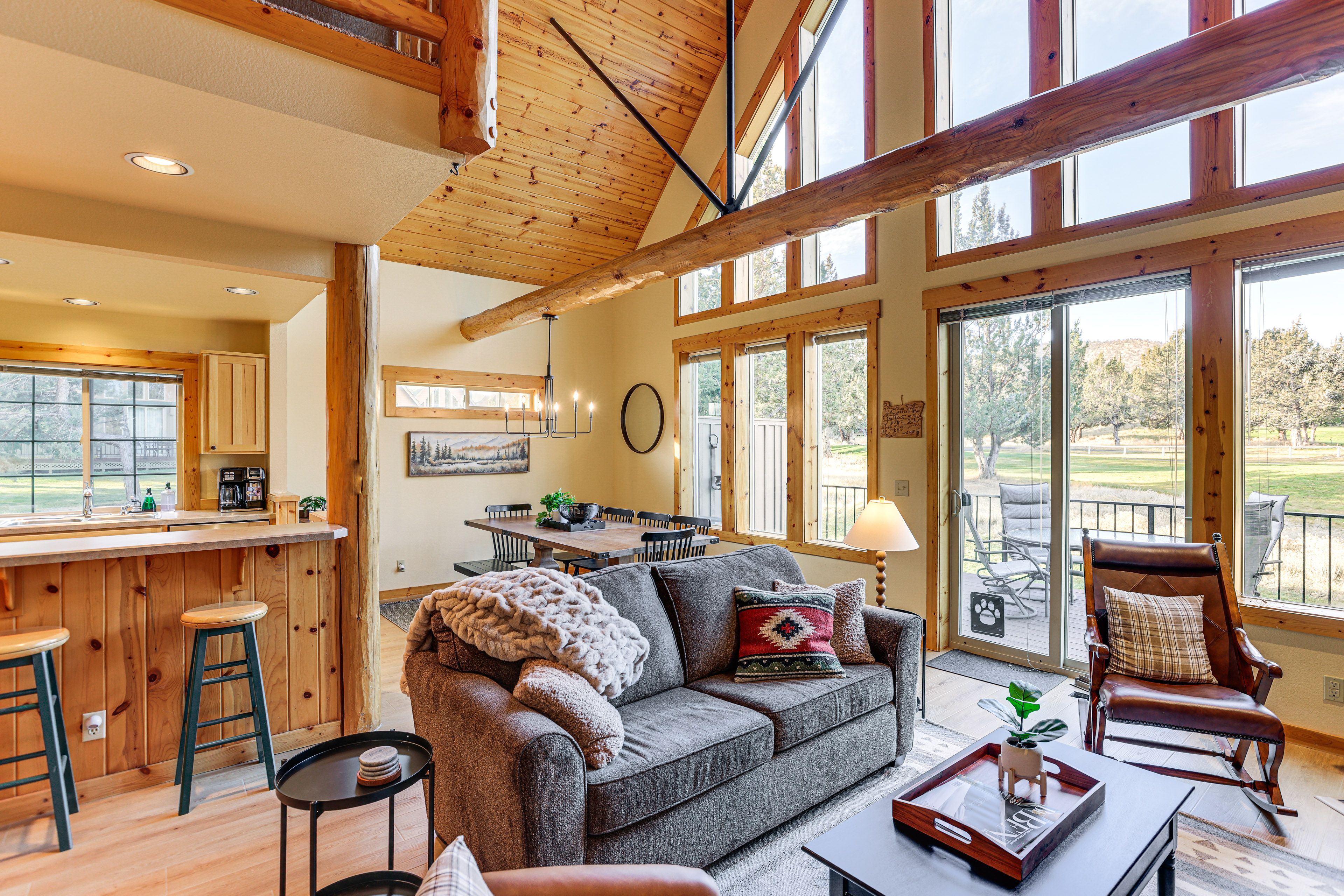 Living Room | 1st Floor | Smart TV | Free WiFi