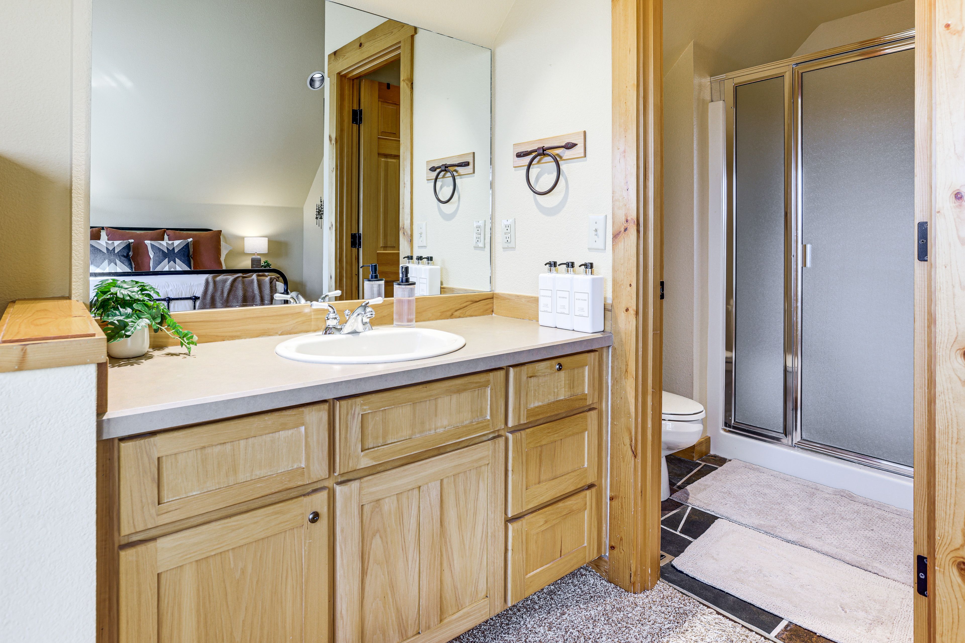 Full Bathroom | 2nd Floor