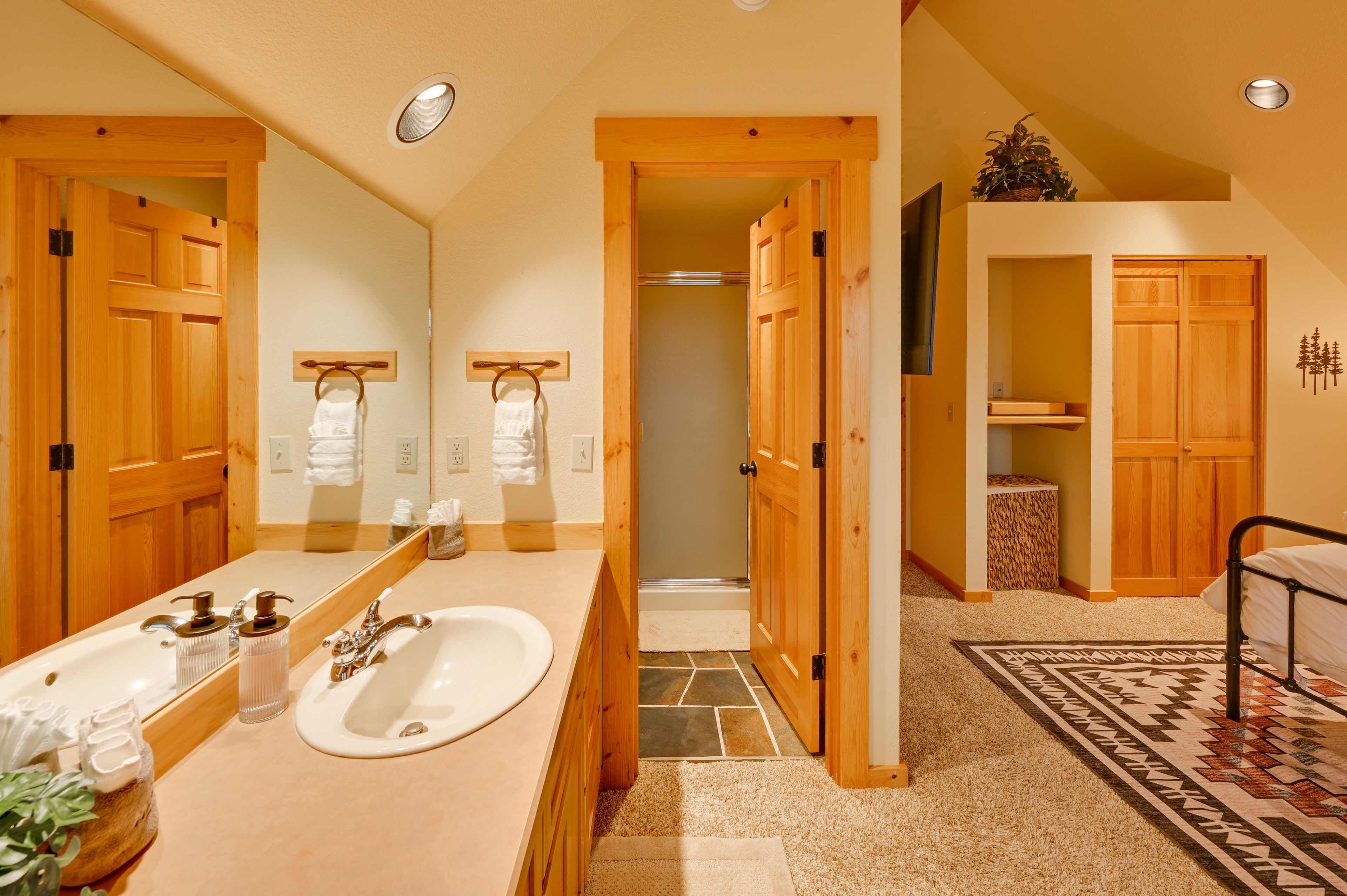 Full Bathroom | 2nd Floor