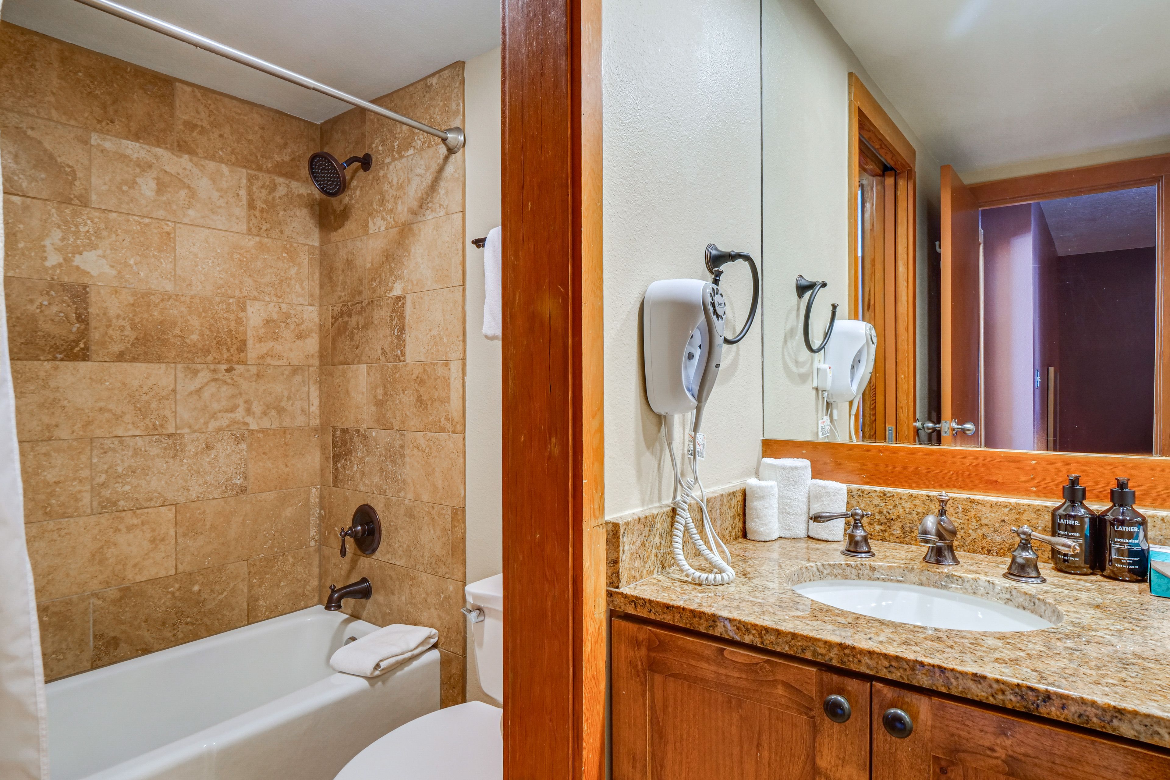 Bathroom | 2nd Floor