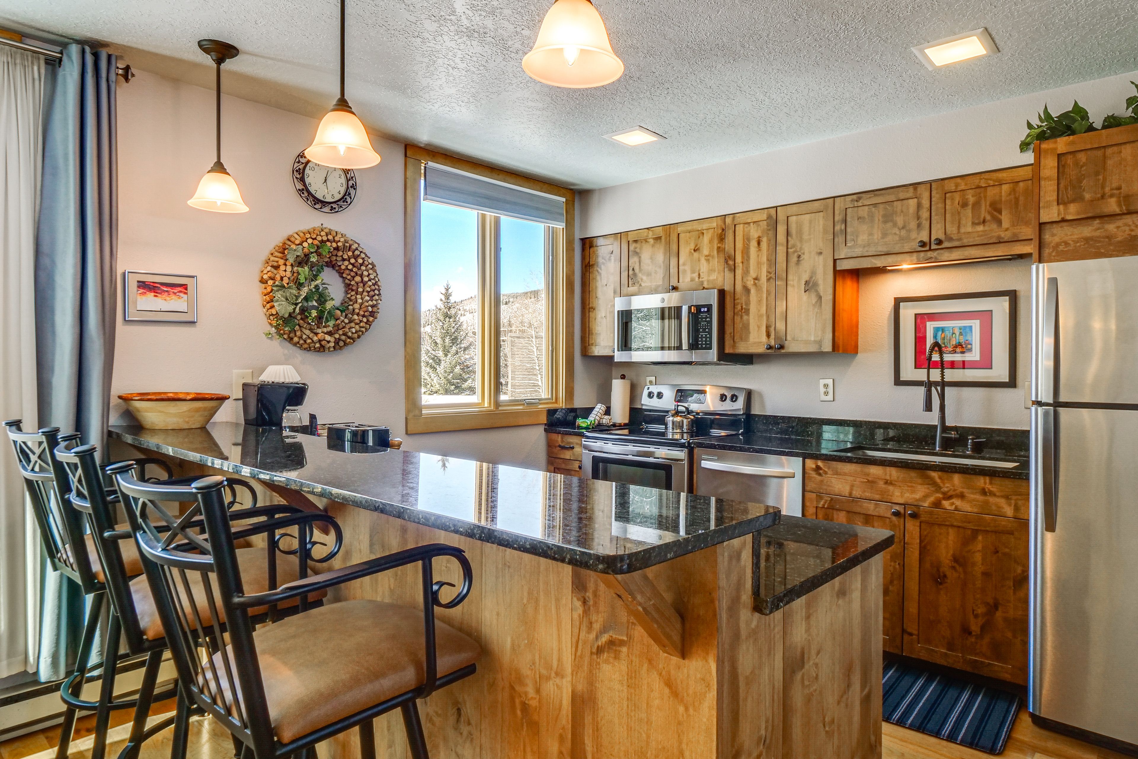 Kitchen | Breakfast Bar | Coffee Maker | 1st Floor