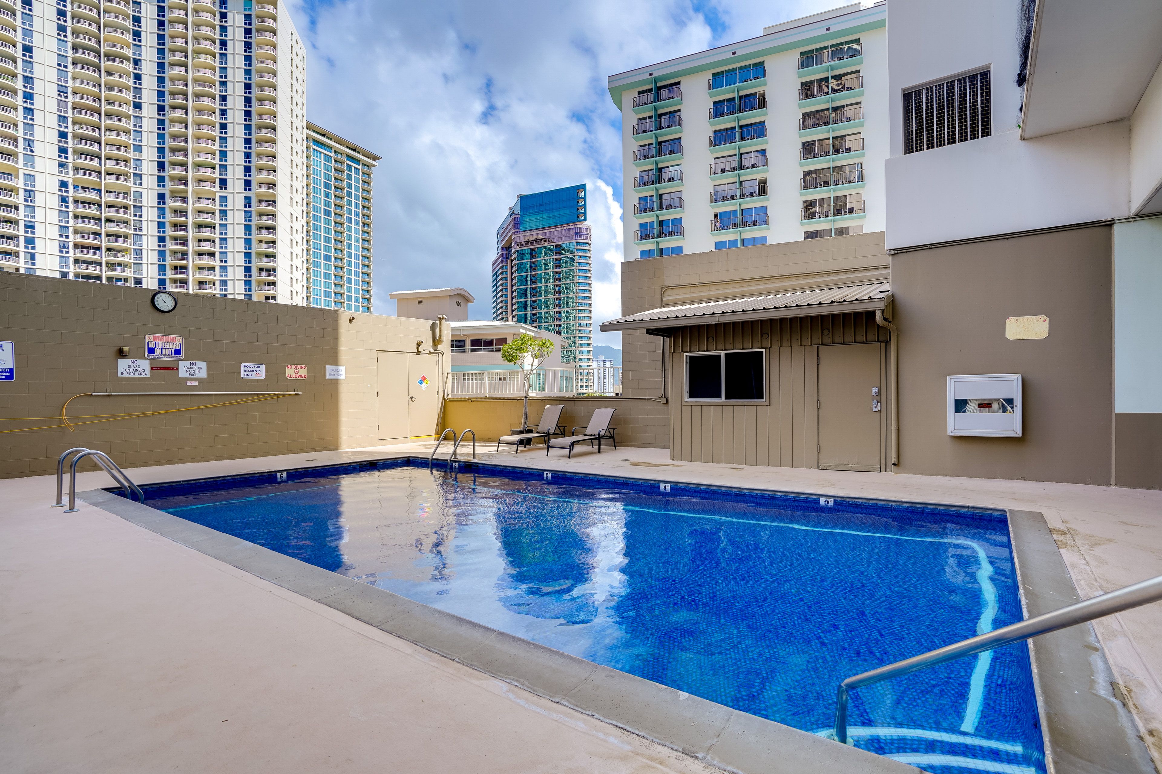 Inn on The Park | Community Amenities | Outdoor Pool