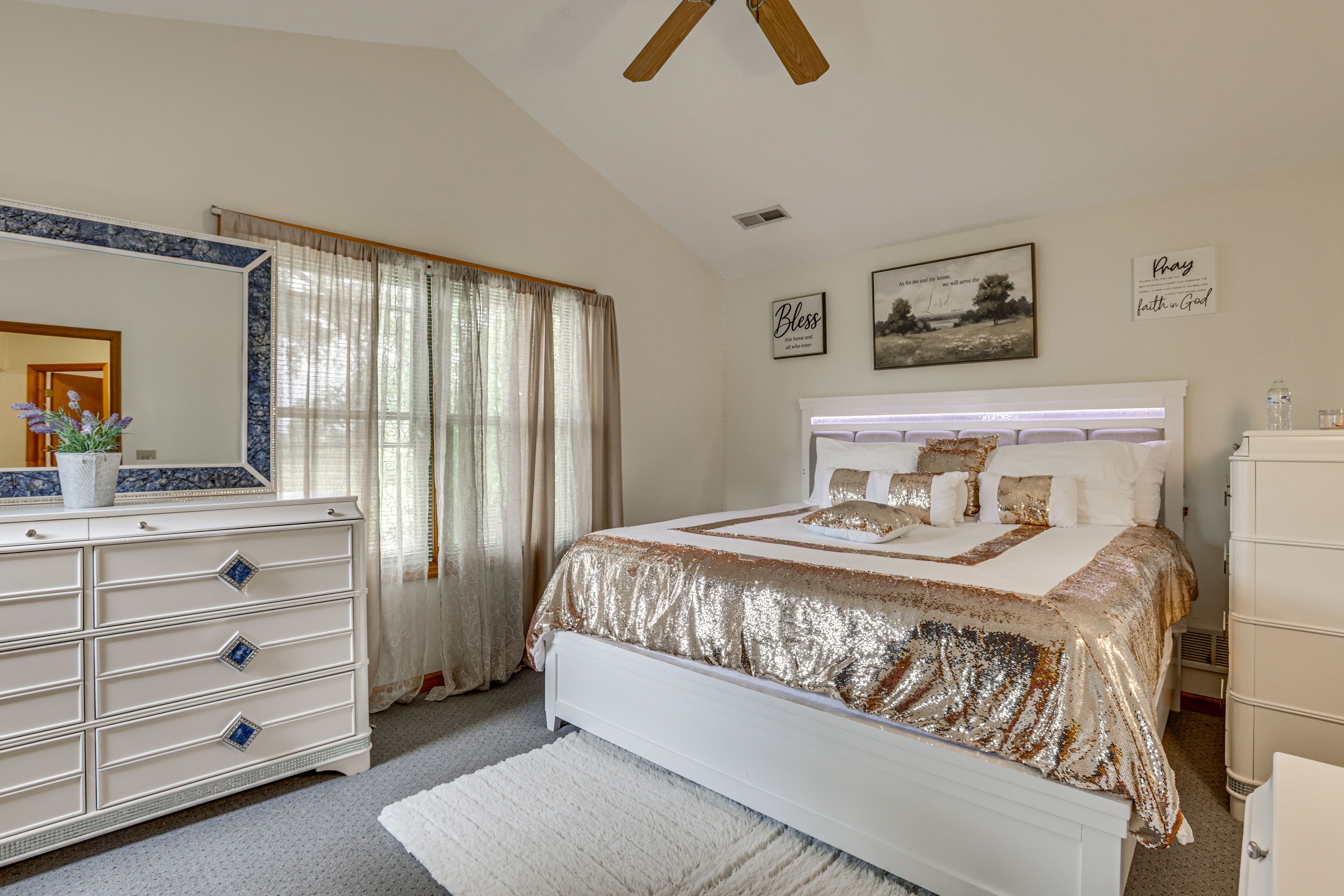 Bedroom 5 | 2nd Floor | Queen Bed | Smart TV