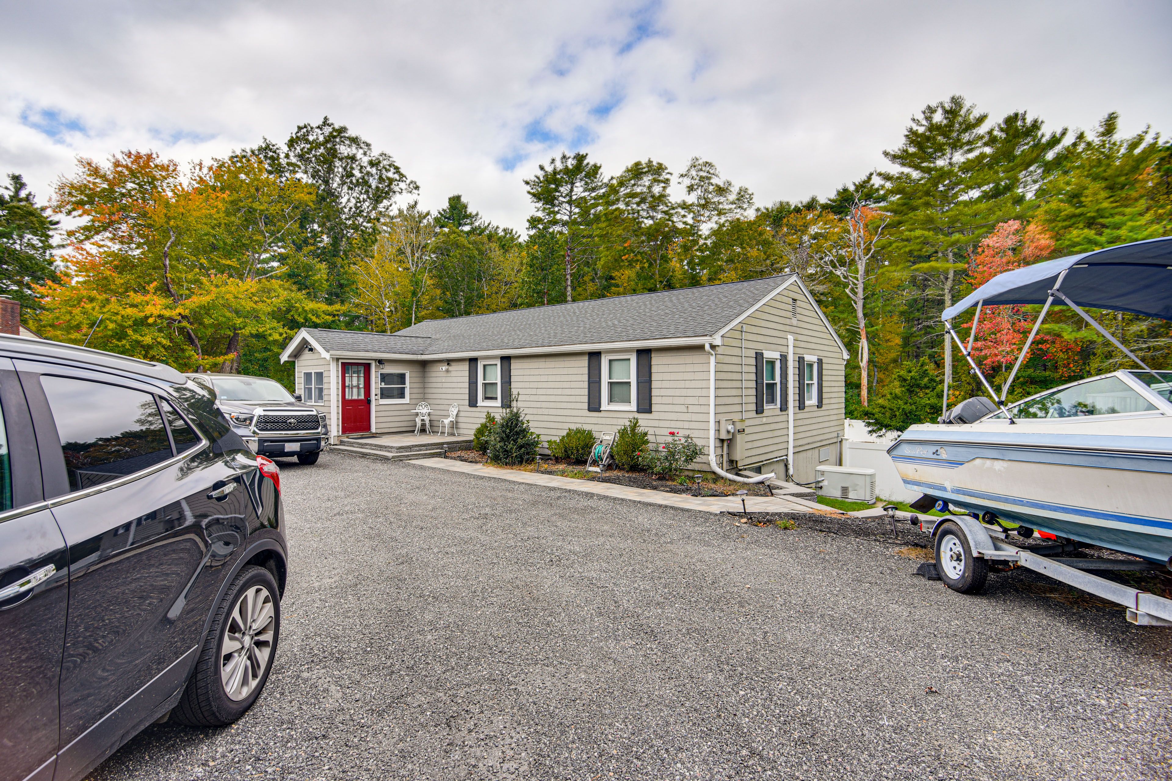 Parking | Driveway (6 Vehicles)