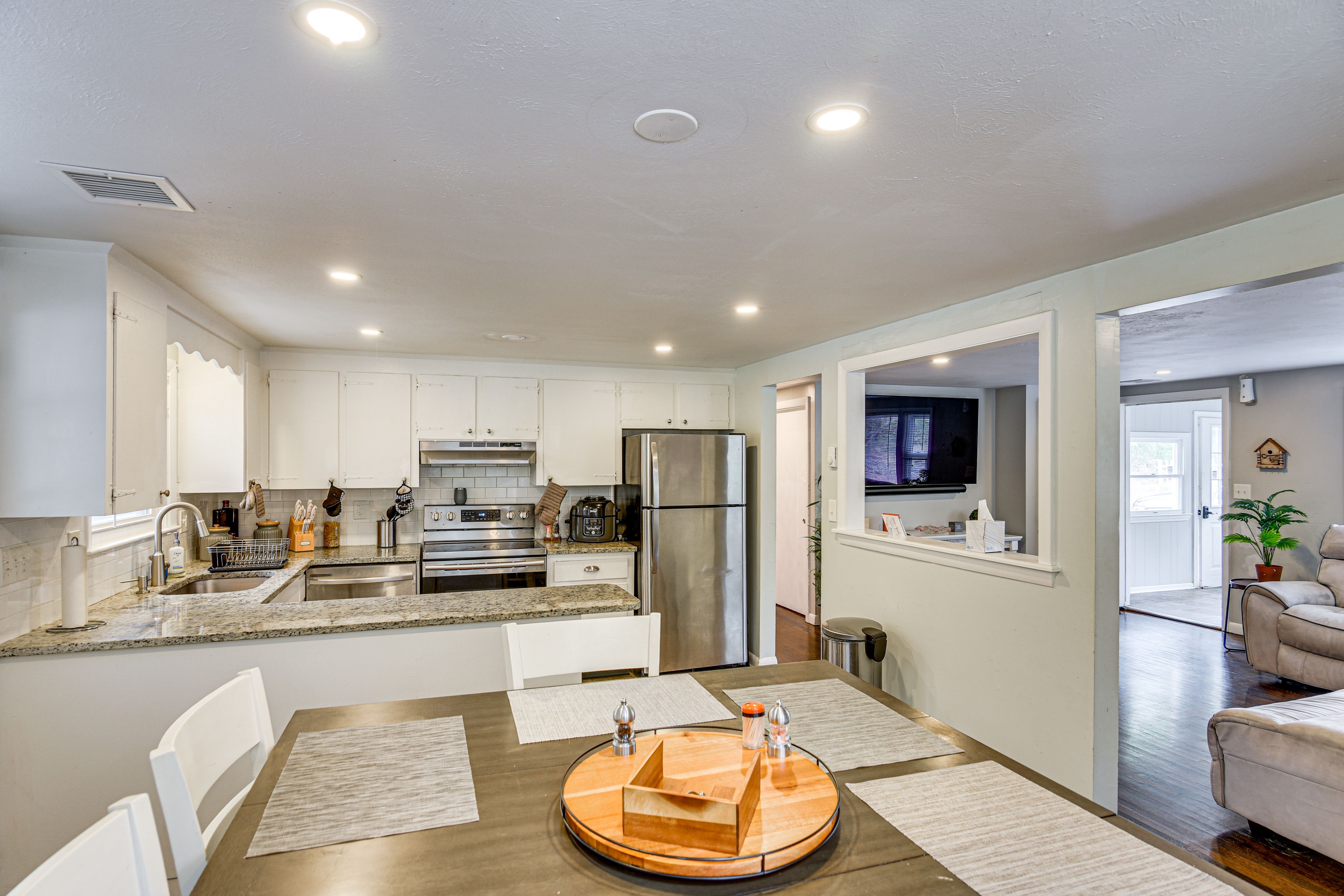Dining Area | Kitchen | Cooking Basics