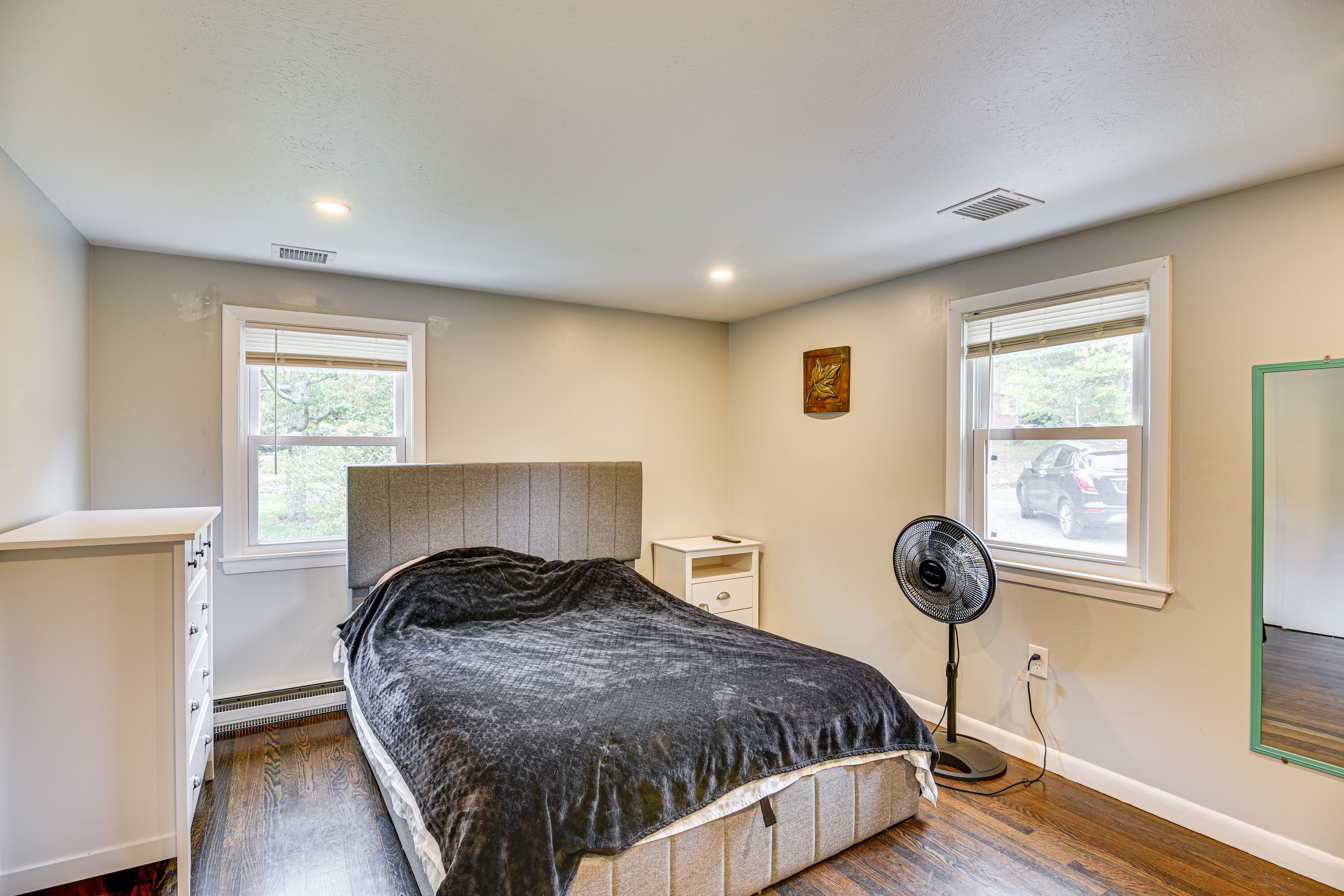 Bedroom 2 | Queen Bed