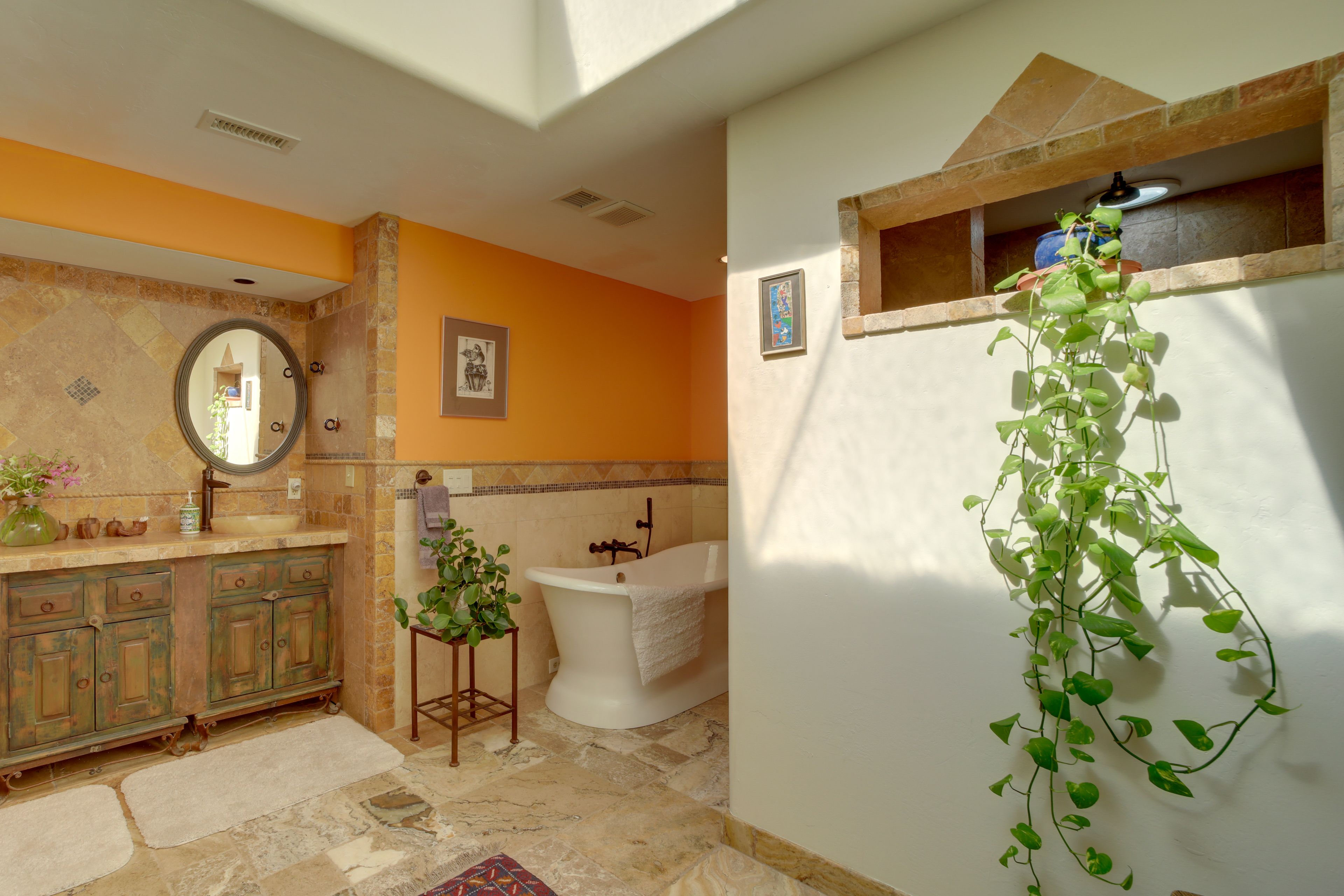 Studio | Full Bathroom | Tub & Walk-In Shower | Towels Provided