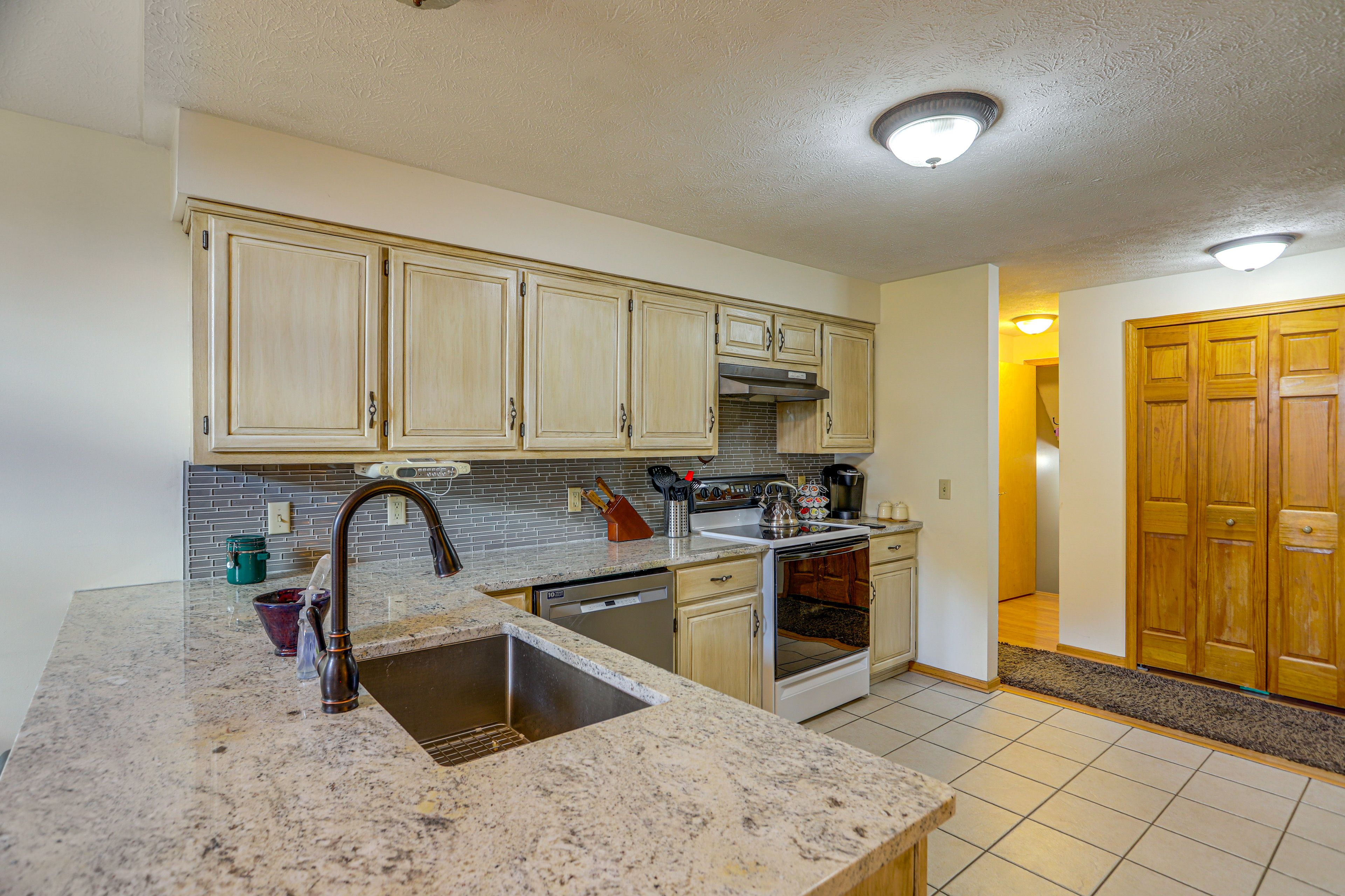 Kitchen | Main Level | Keurig Coffee Maker | Dishwasher