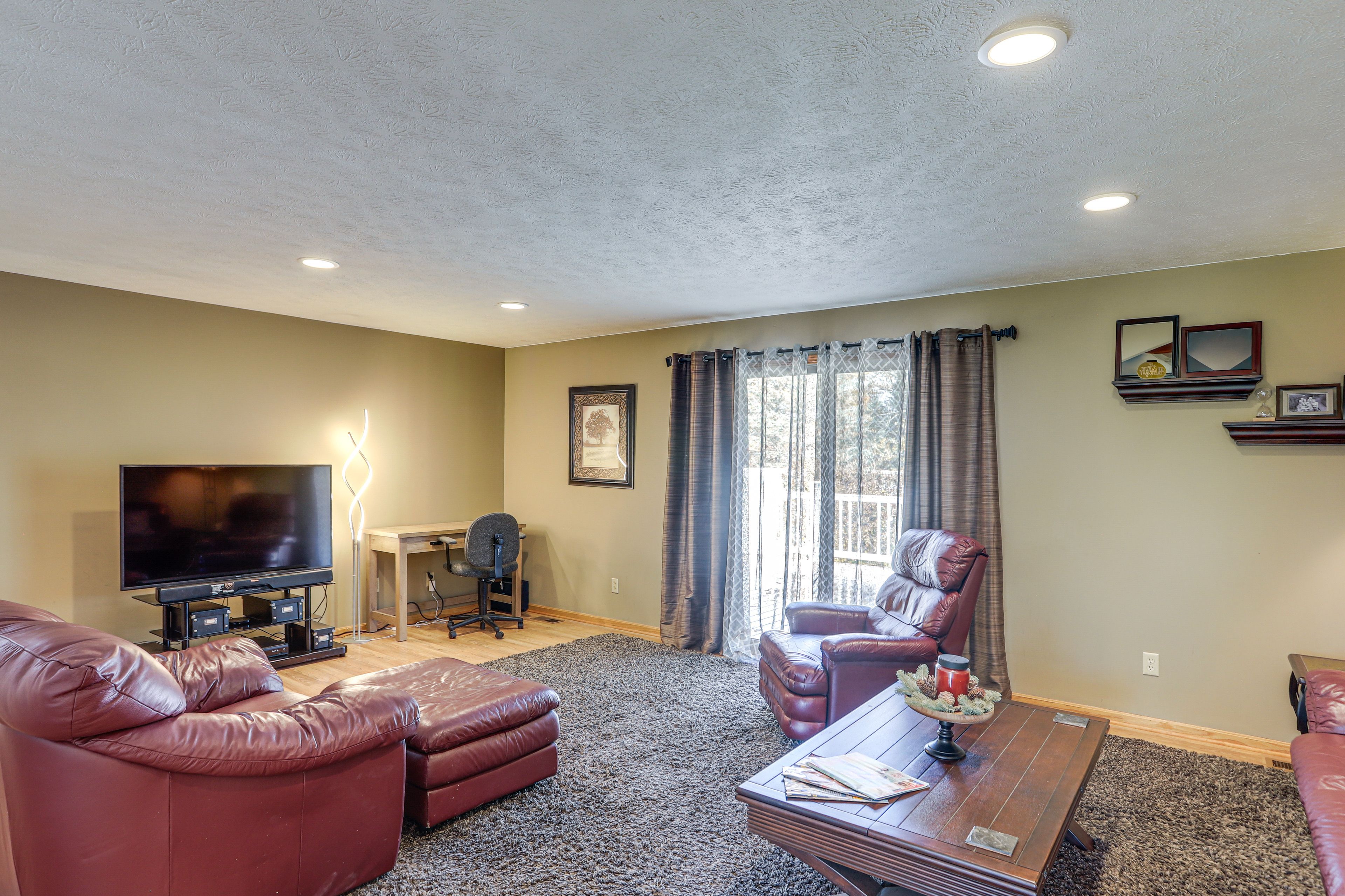 Living Room | Main Level | Smart TV | Deck Access