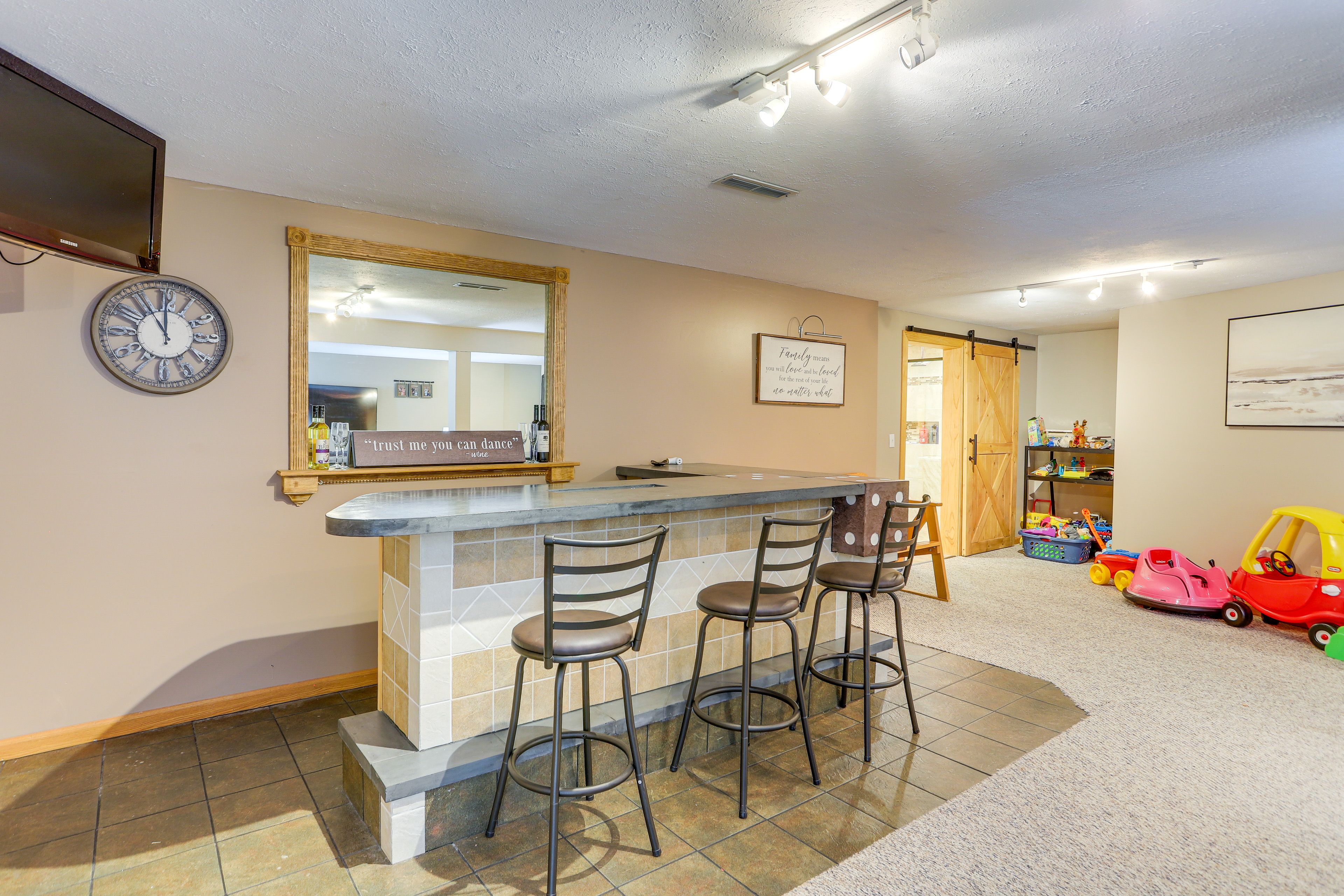 Apartment Suite | Bar Area | Lower Level | Children's Toys