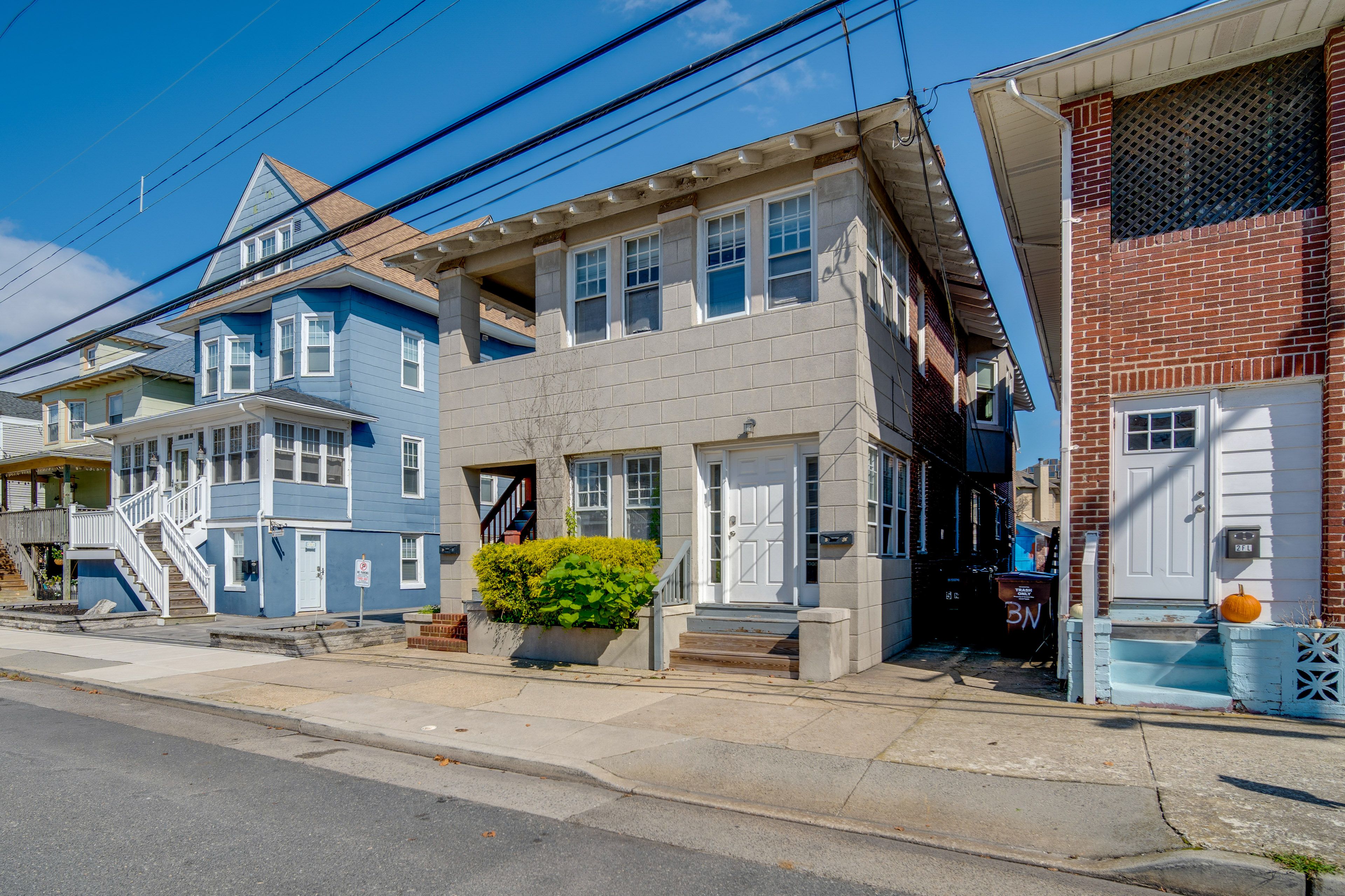 Free Street Parking (First-Come, First-Served)