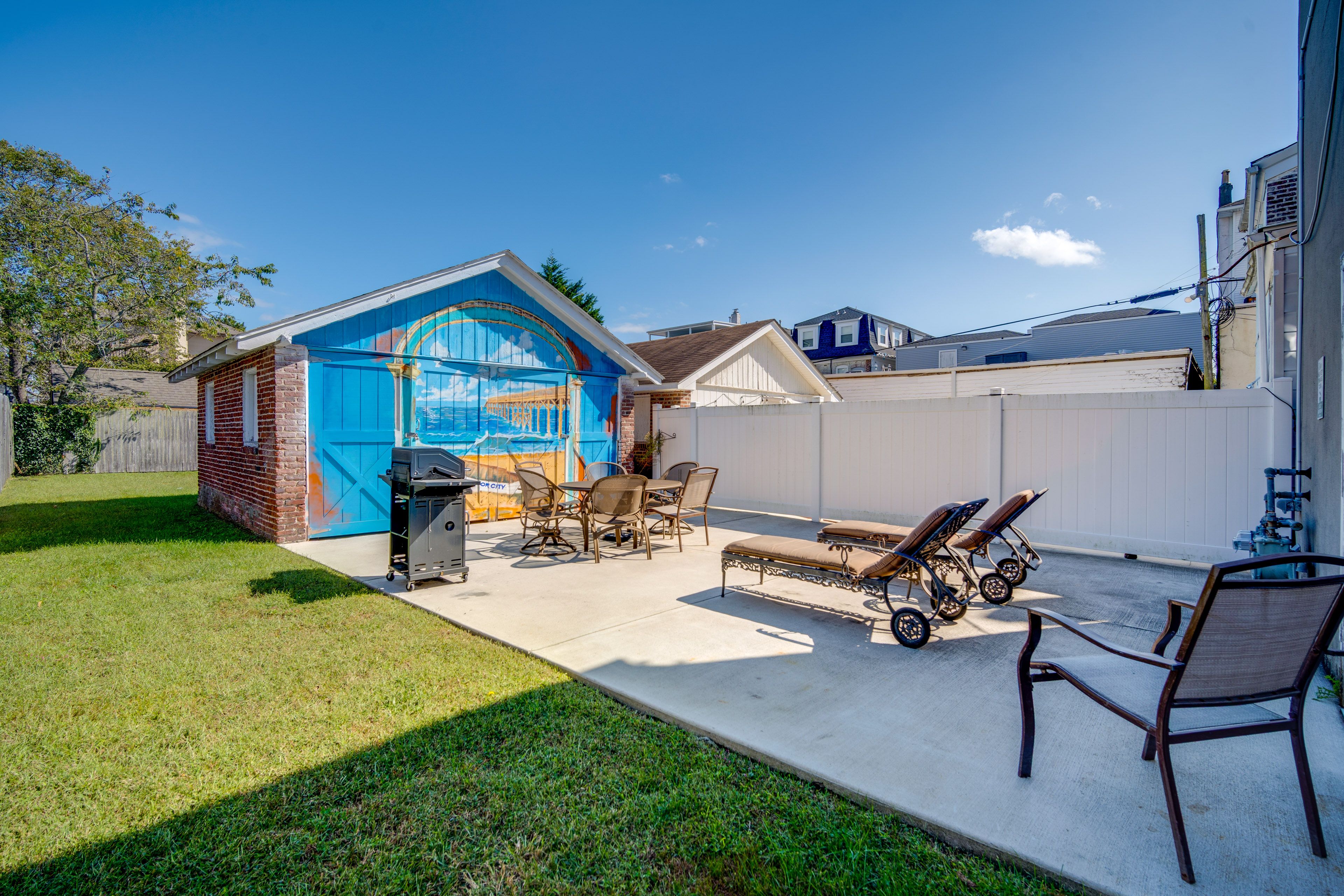 Shared Patio | Outdoor Dining | Grill