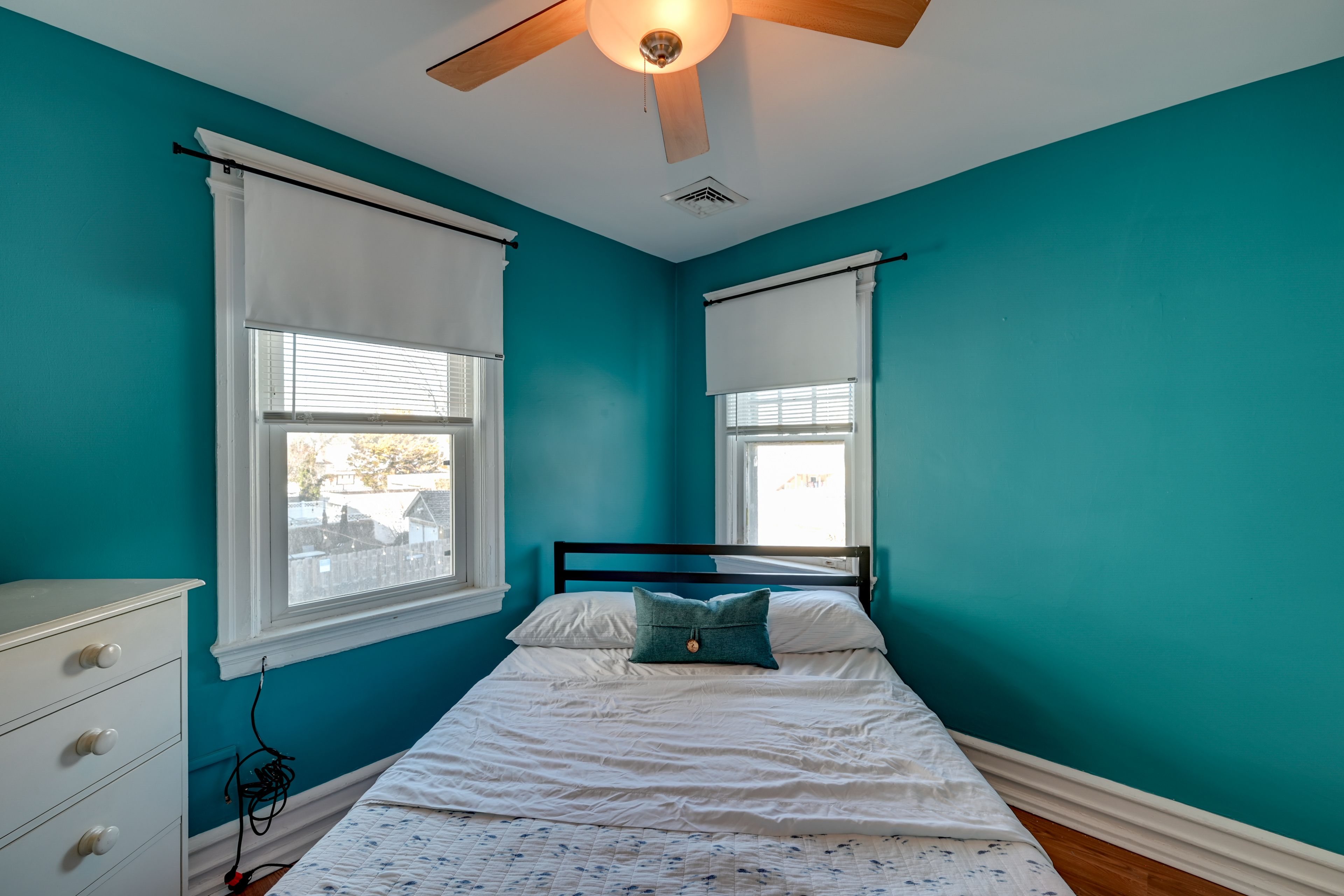 Bedroom 1 | Queen Bed