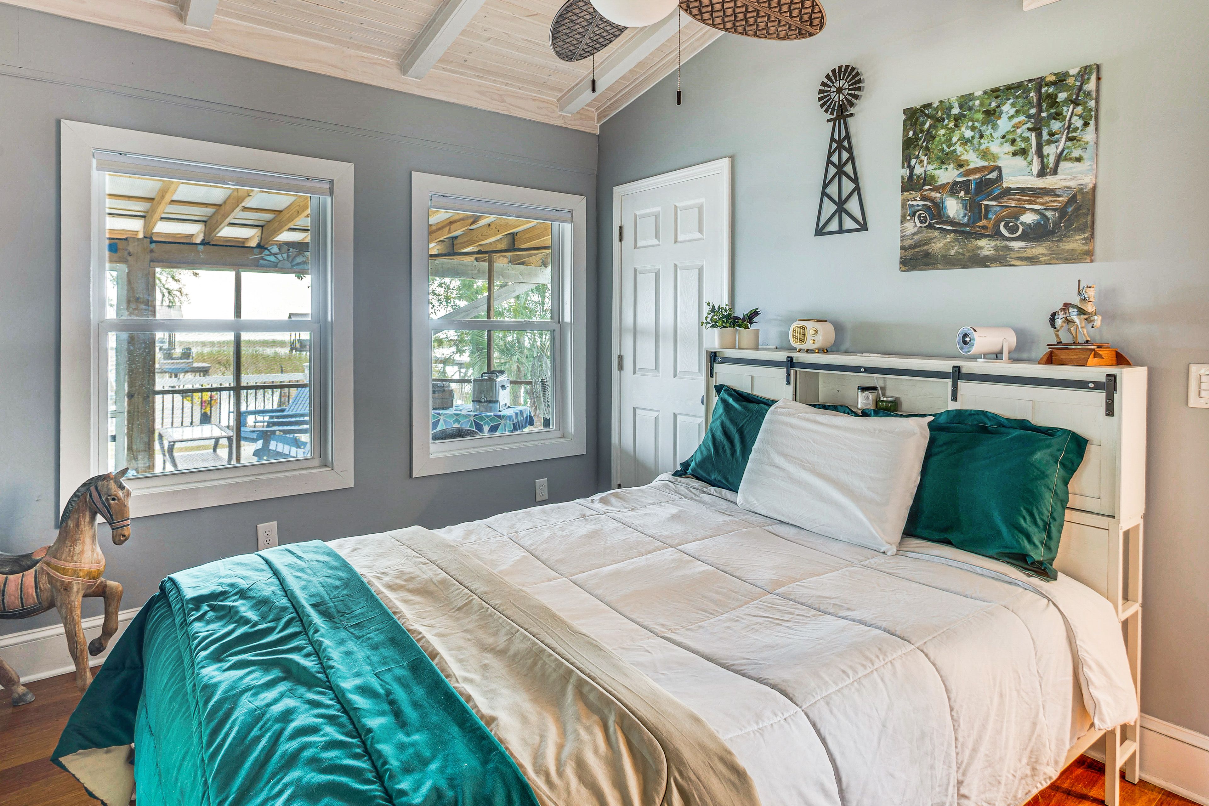 Bedroom 1 | Queen Bed