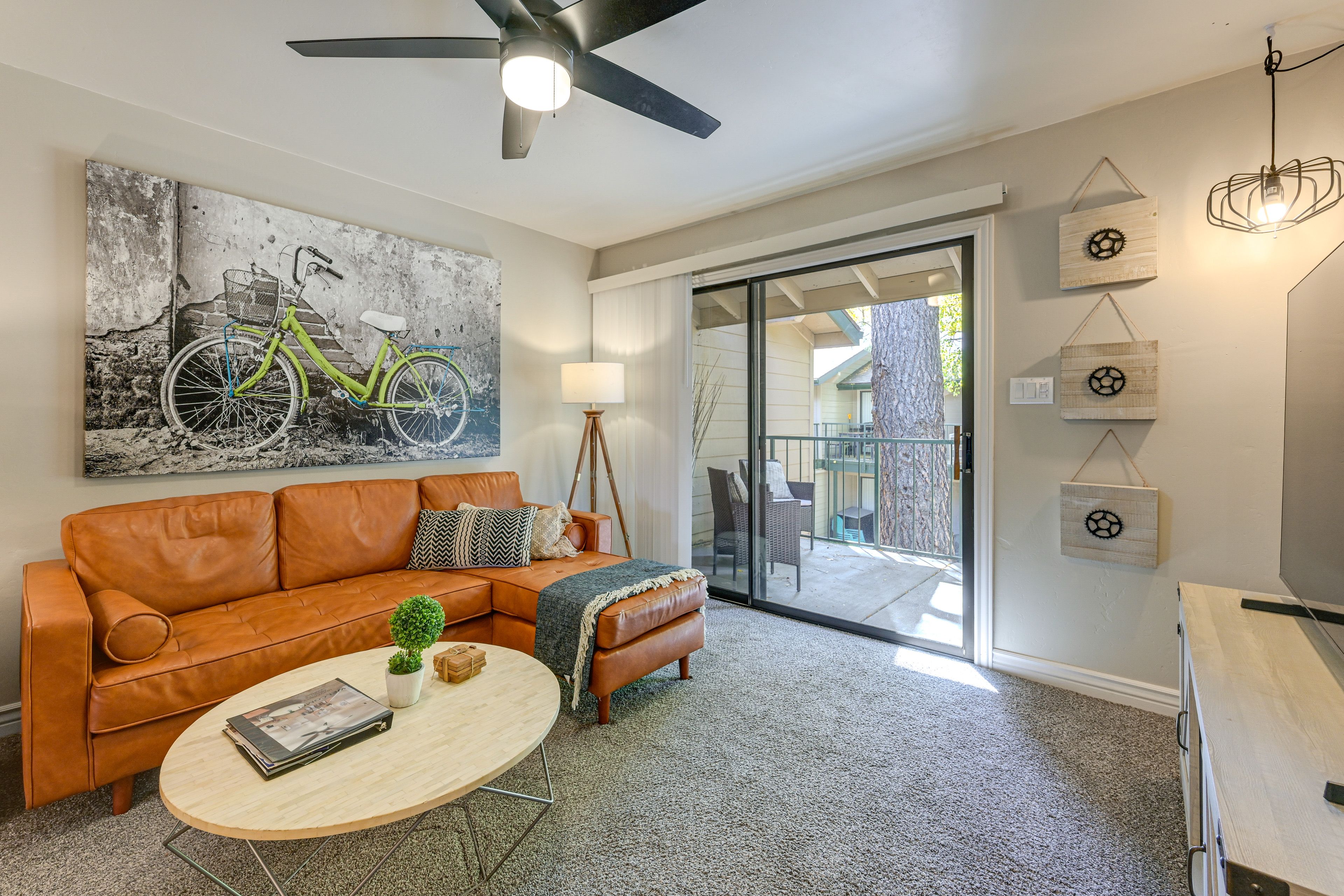 Living Room | Smart TV | Central Heating | Free WiFi