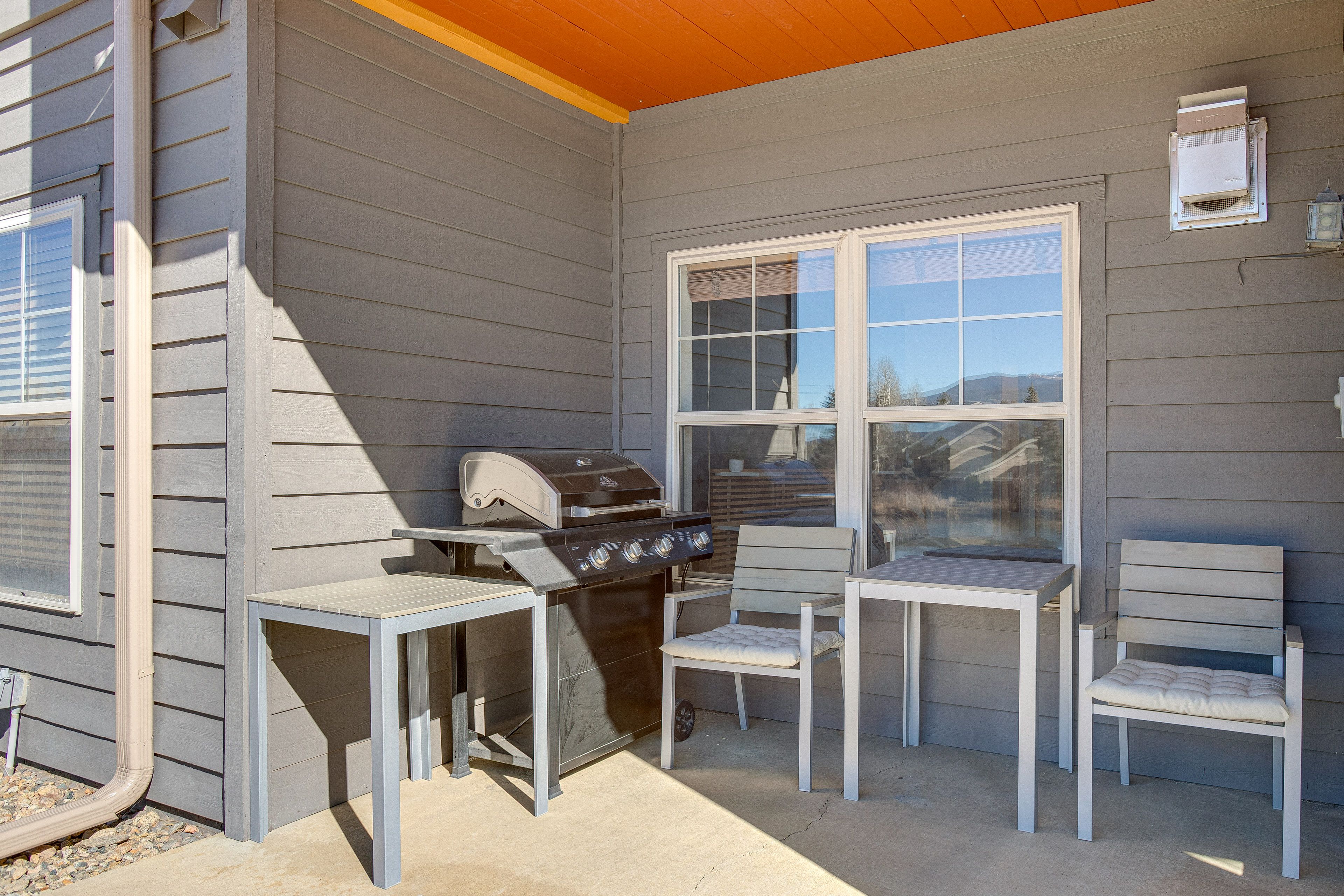 Private Patio | Gas Grill