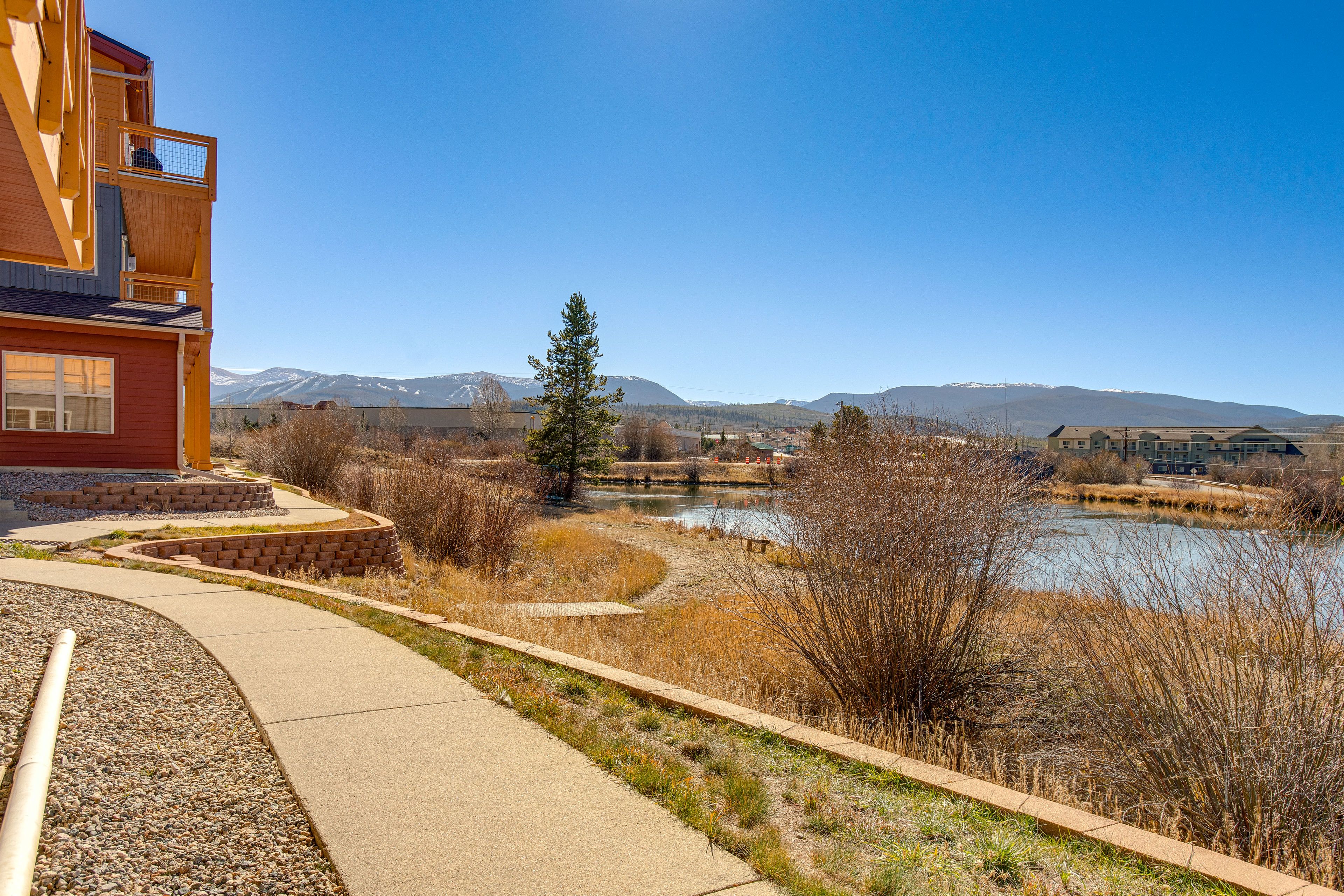 Waterside West Condos | Pond Access