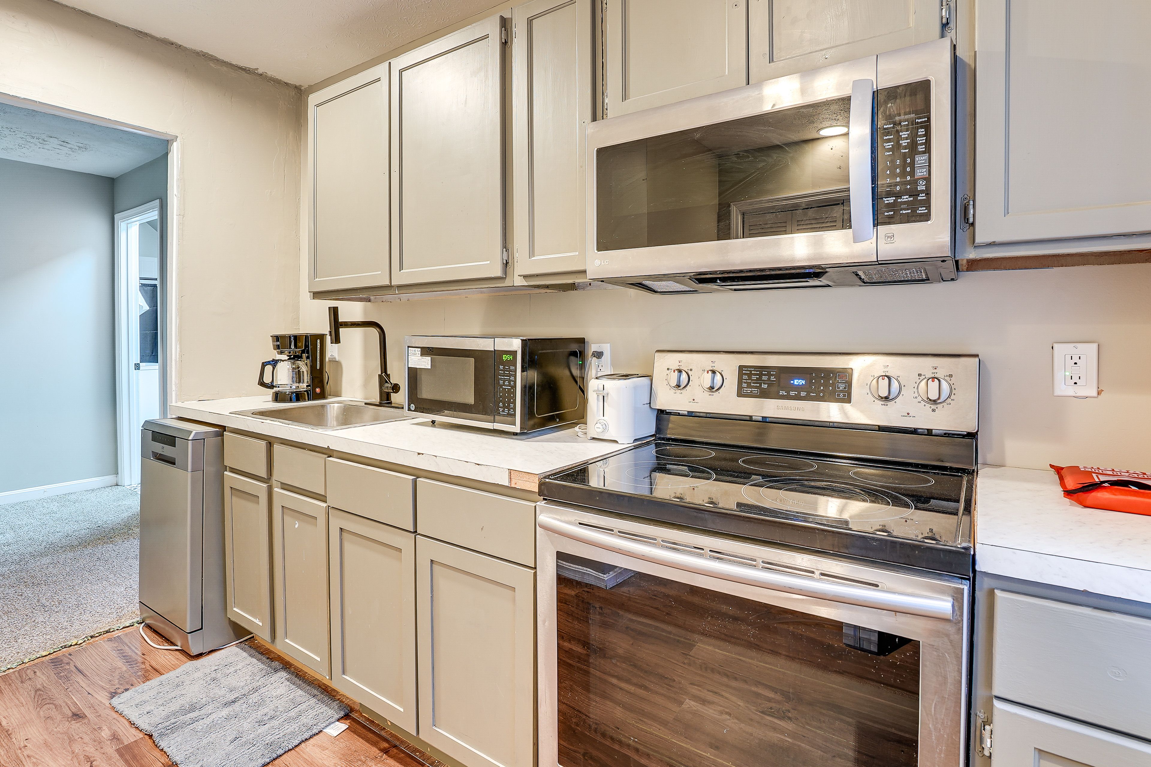 Kitchen | Trash Bags & Paper Towels