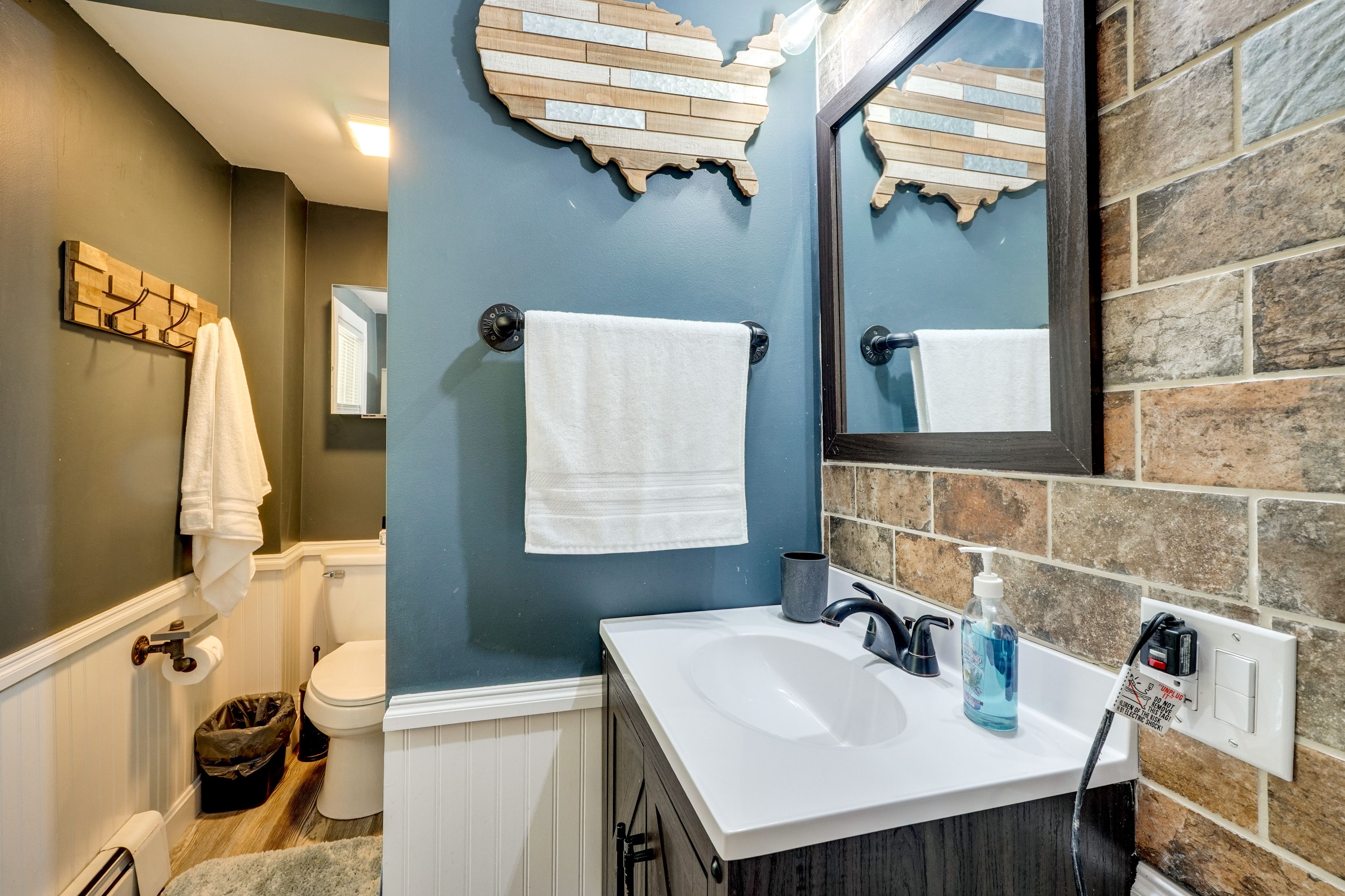 Full Bathroom | Towels Provided | 1st Floor