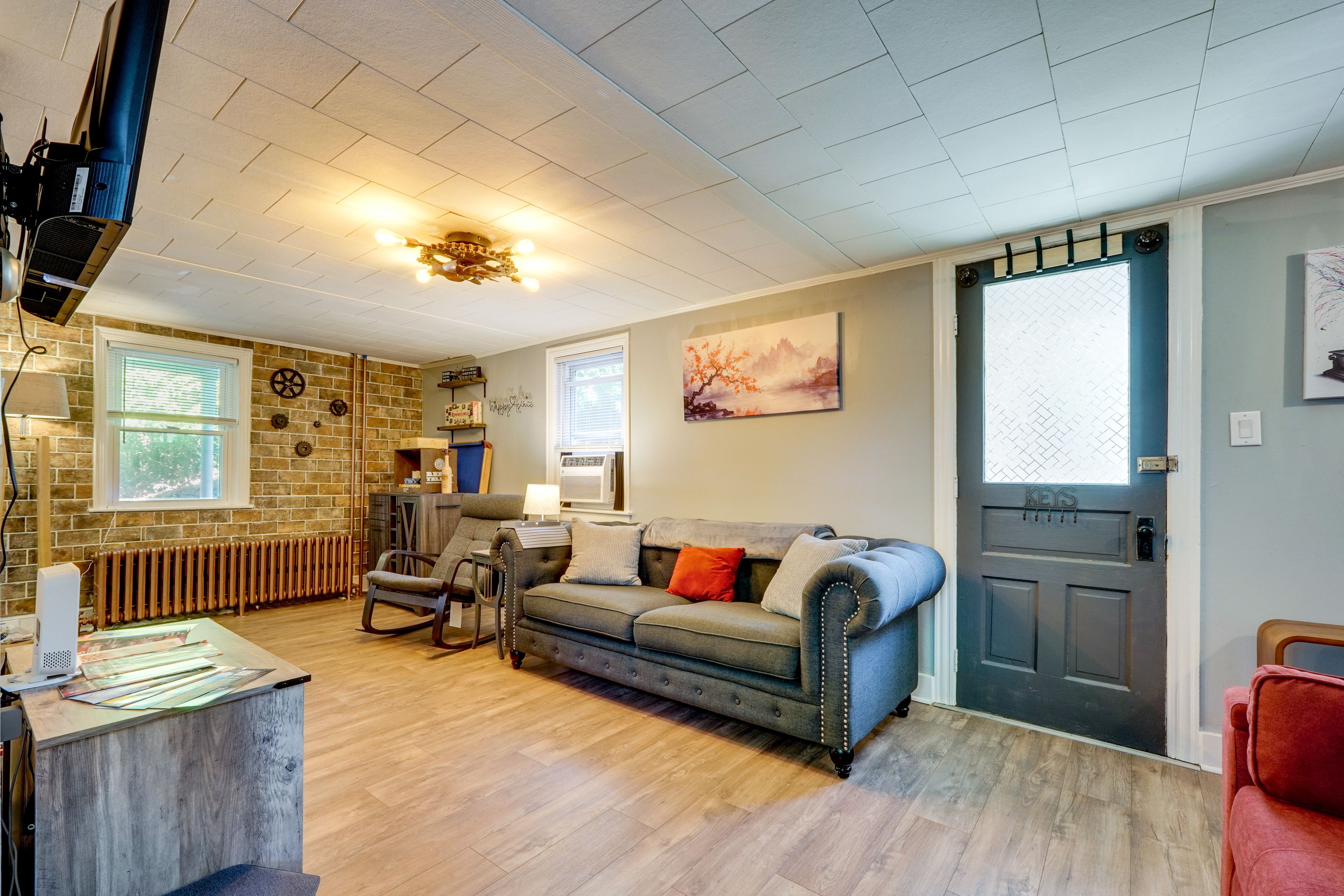 Living Room | Free WiFi | Smart TV | Full Sleeper Sofa | 1st Floor