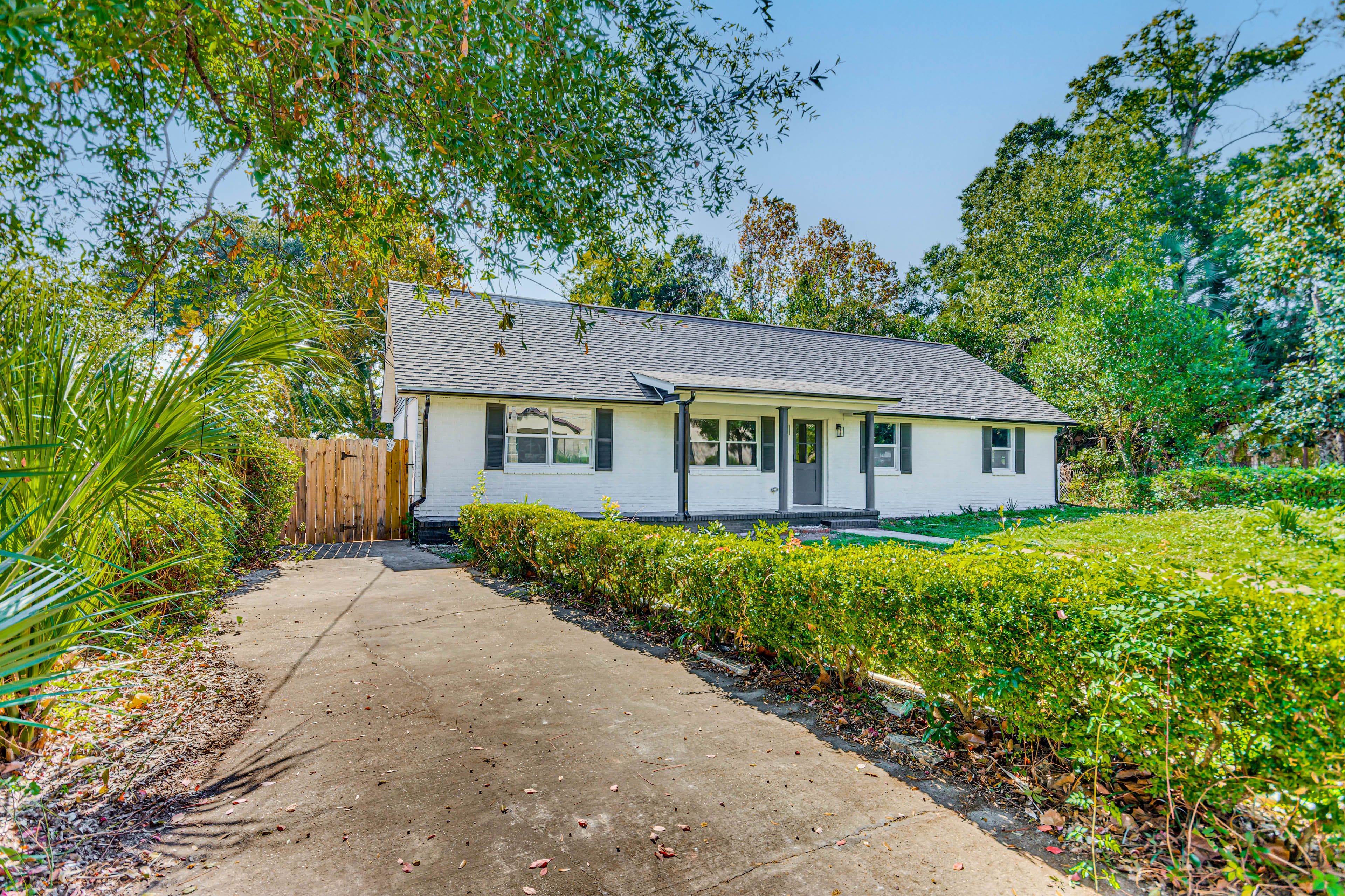 Parking | Driveway (2 Vehicles)