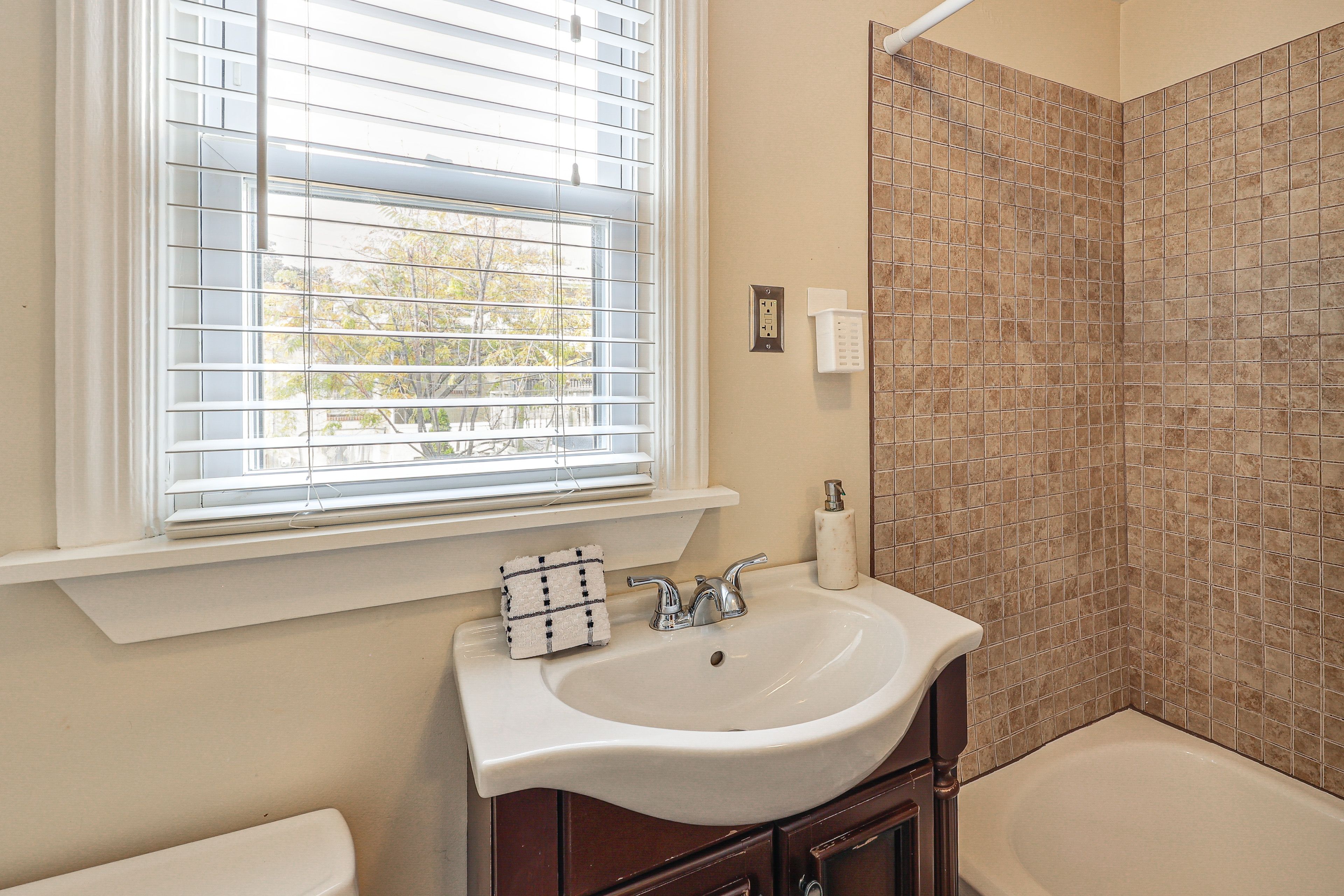 Full Bath | 3rd Floor