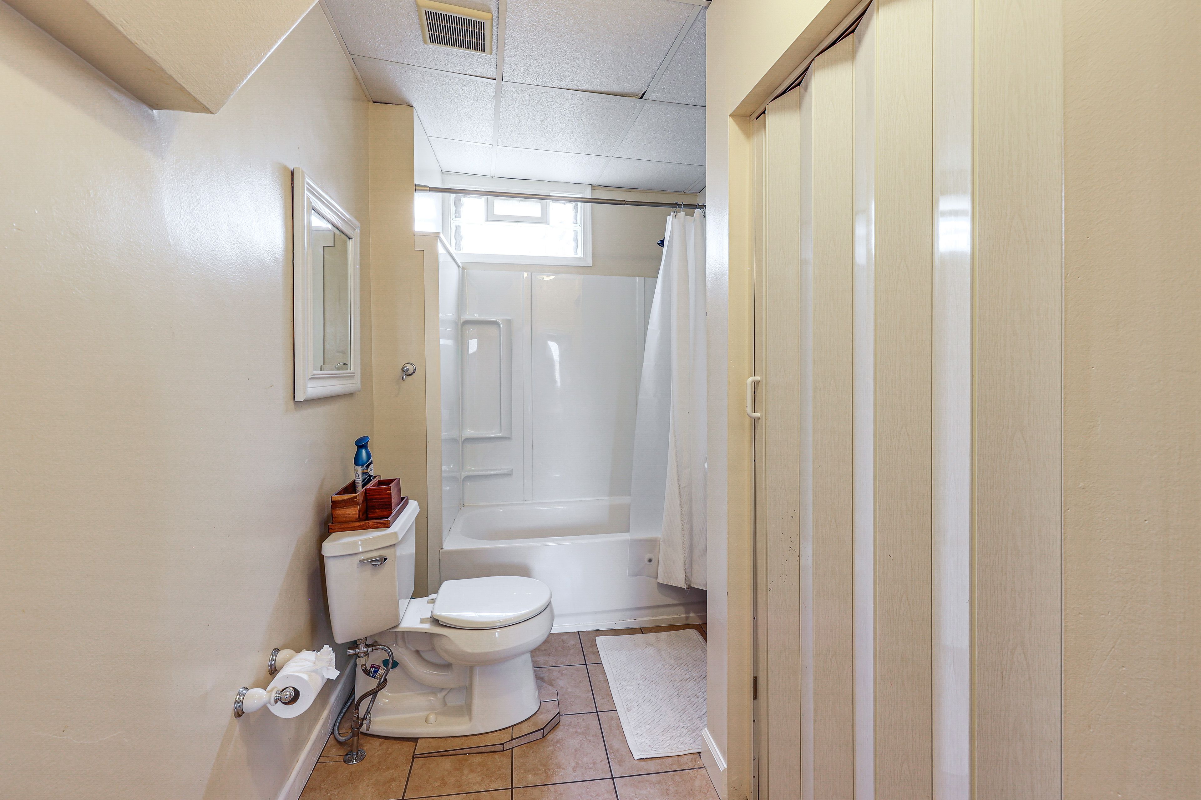 Full Bath | Complimentary Toiletries | Towels Provided | 2nd Floor