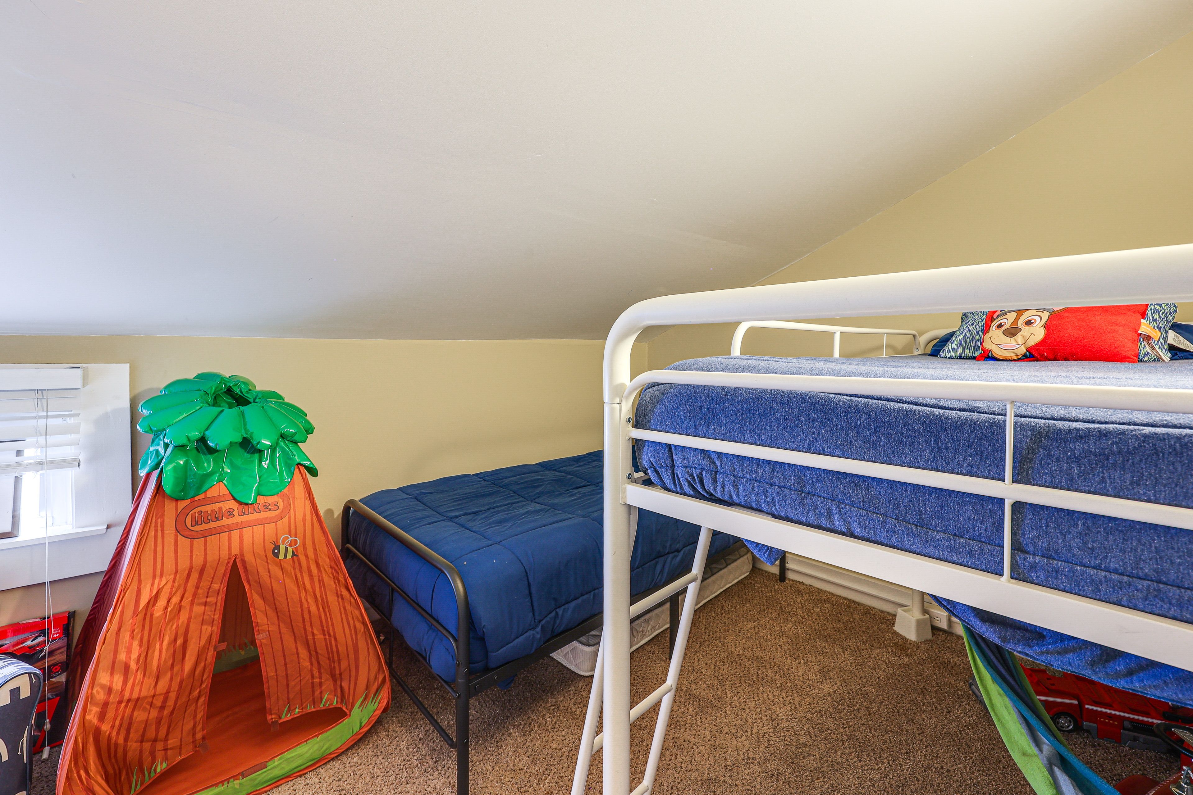 Bedroom 3 | 2 Twin Beds | 3rd Floor