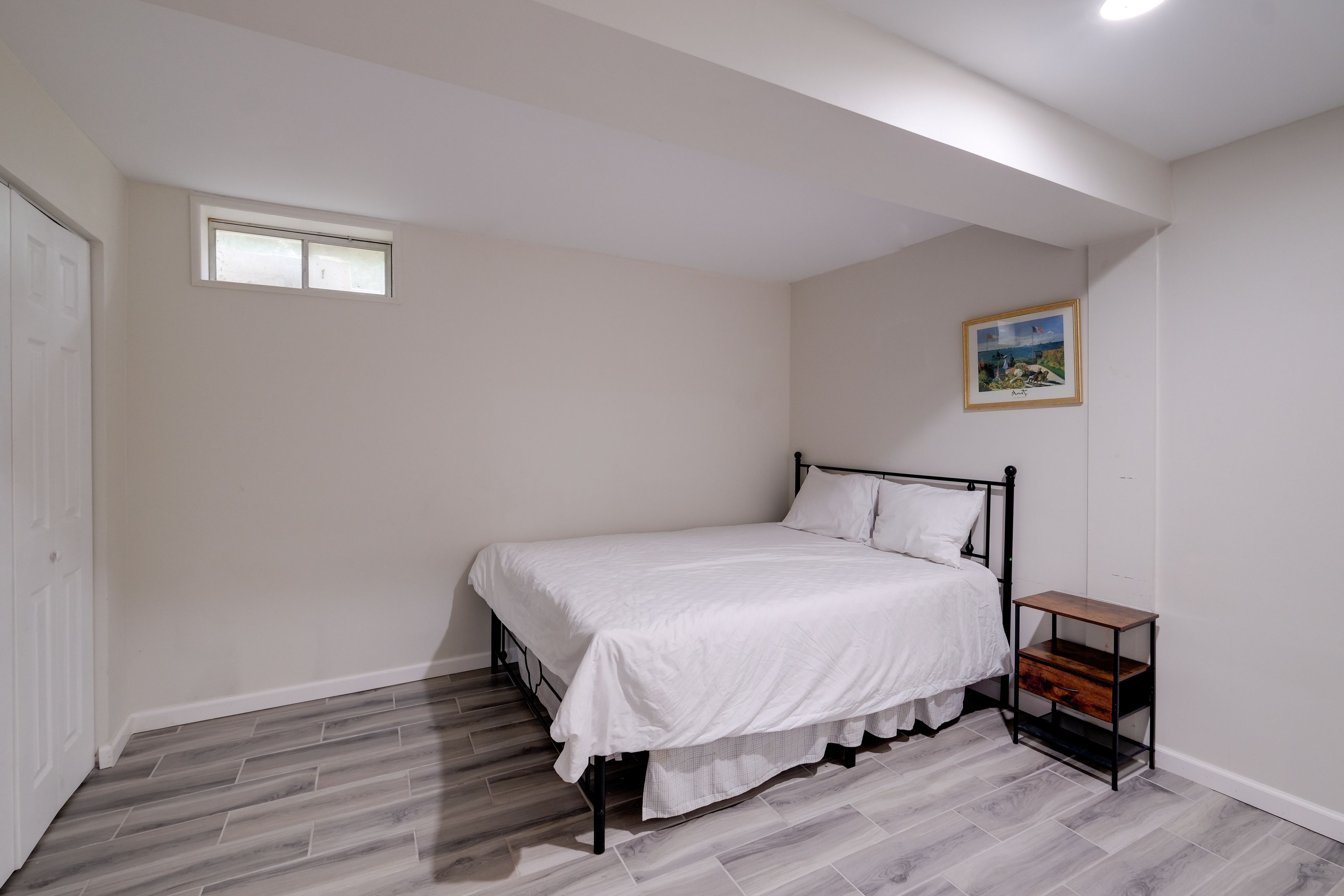Bedroom | Queen Bed