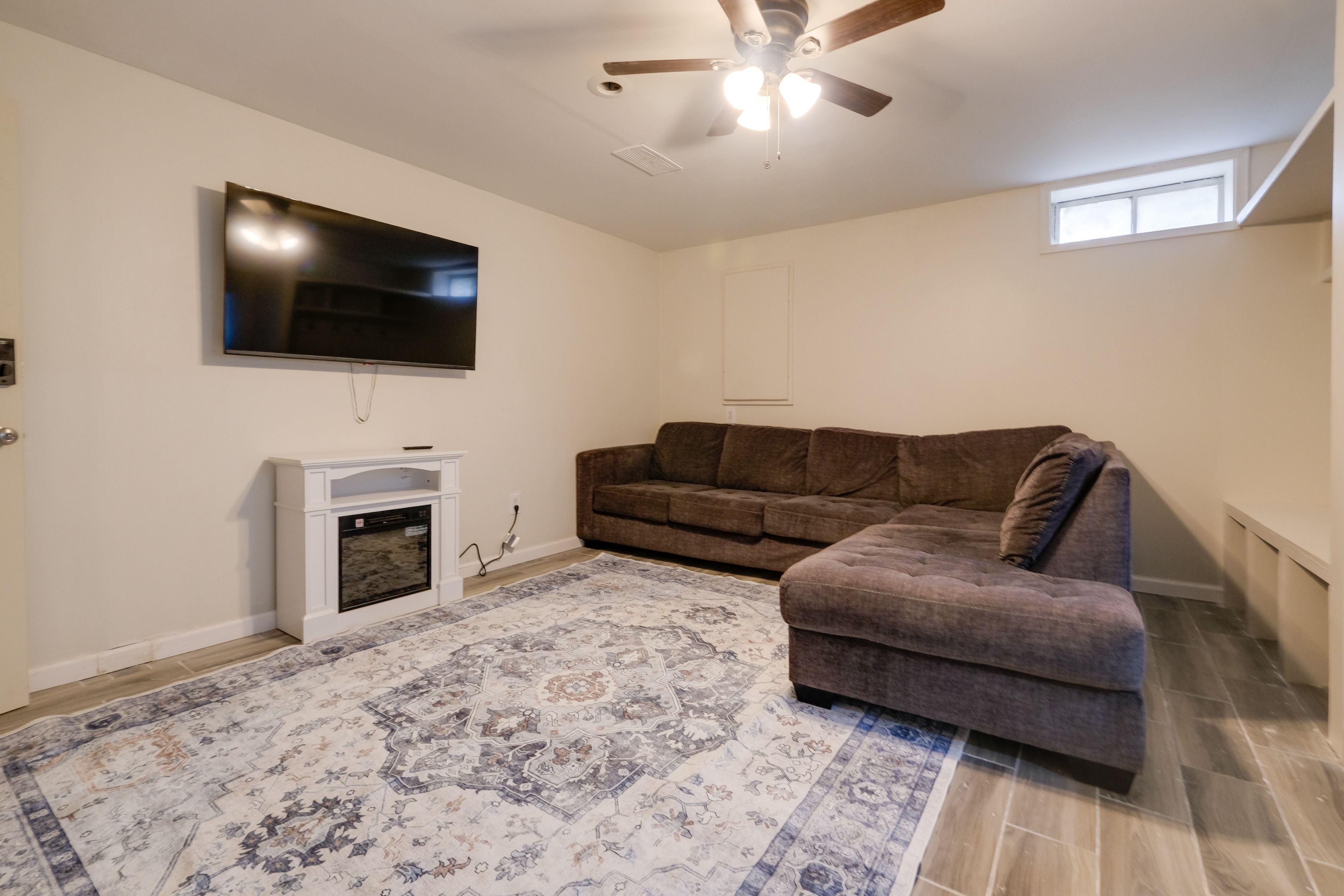 Silver Spring Vacation Rental | 1BR | 1BA | 400 Sq Ft | Stairs Required