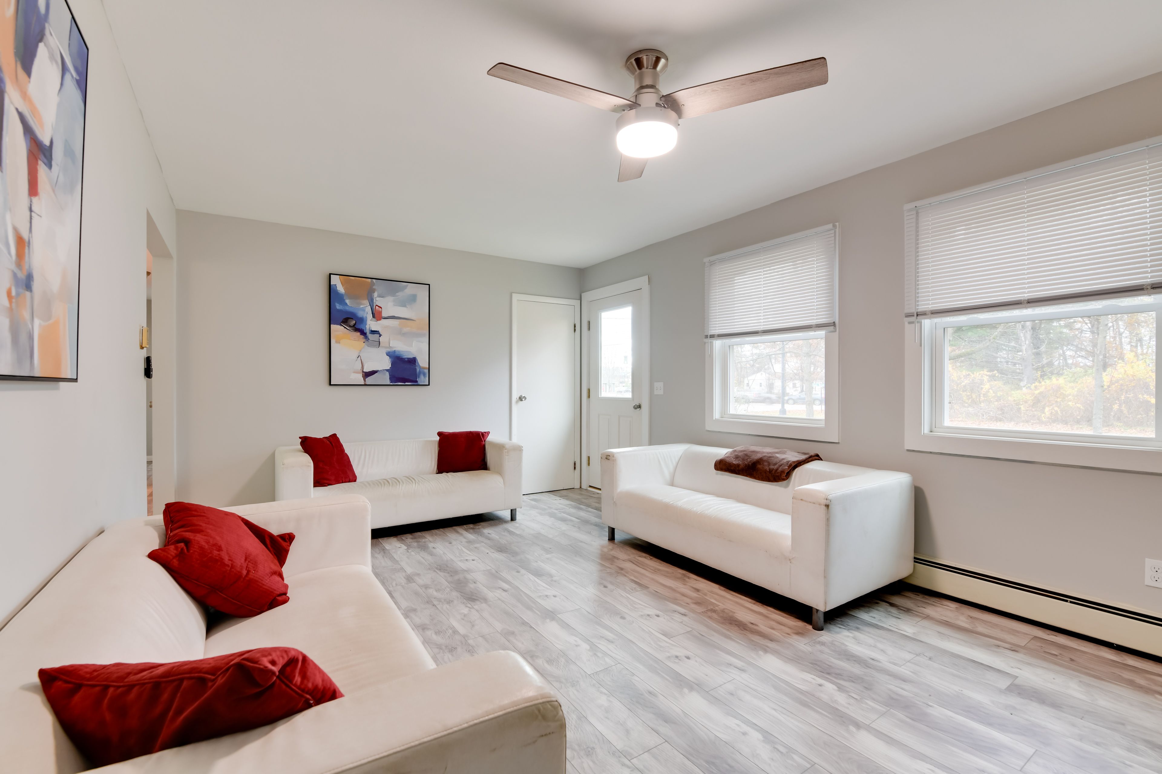 Living Room | Free WiFi | Smart TV | Electric Fireplace | Main Floor