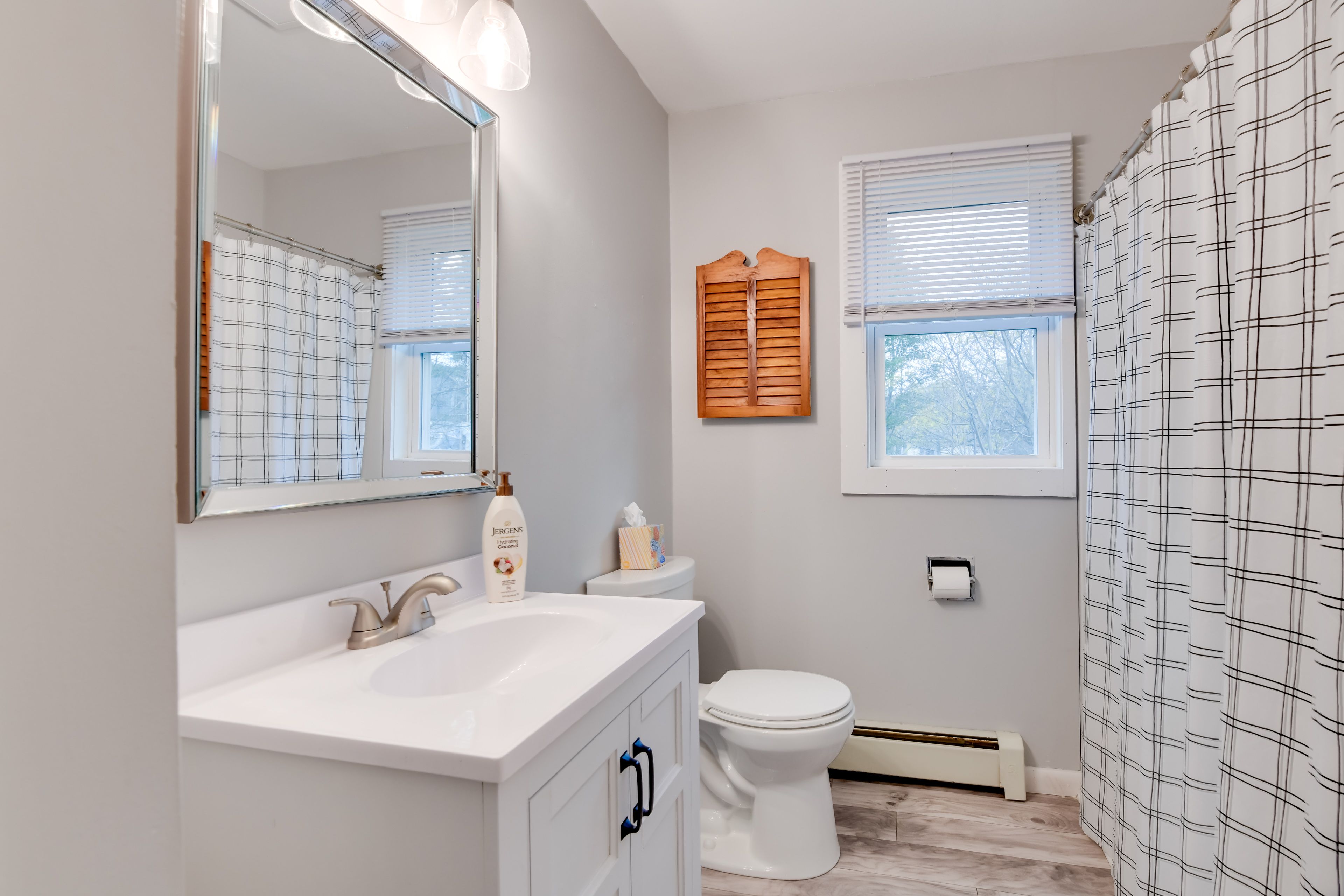 Full Bathroom | Main Floor