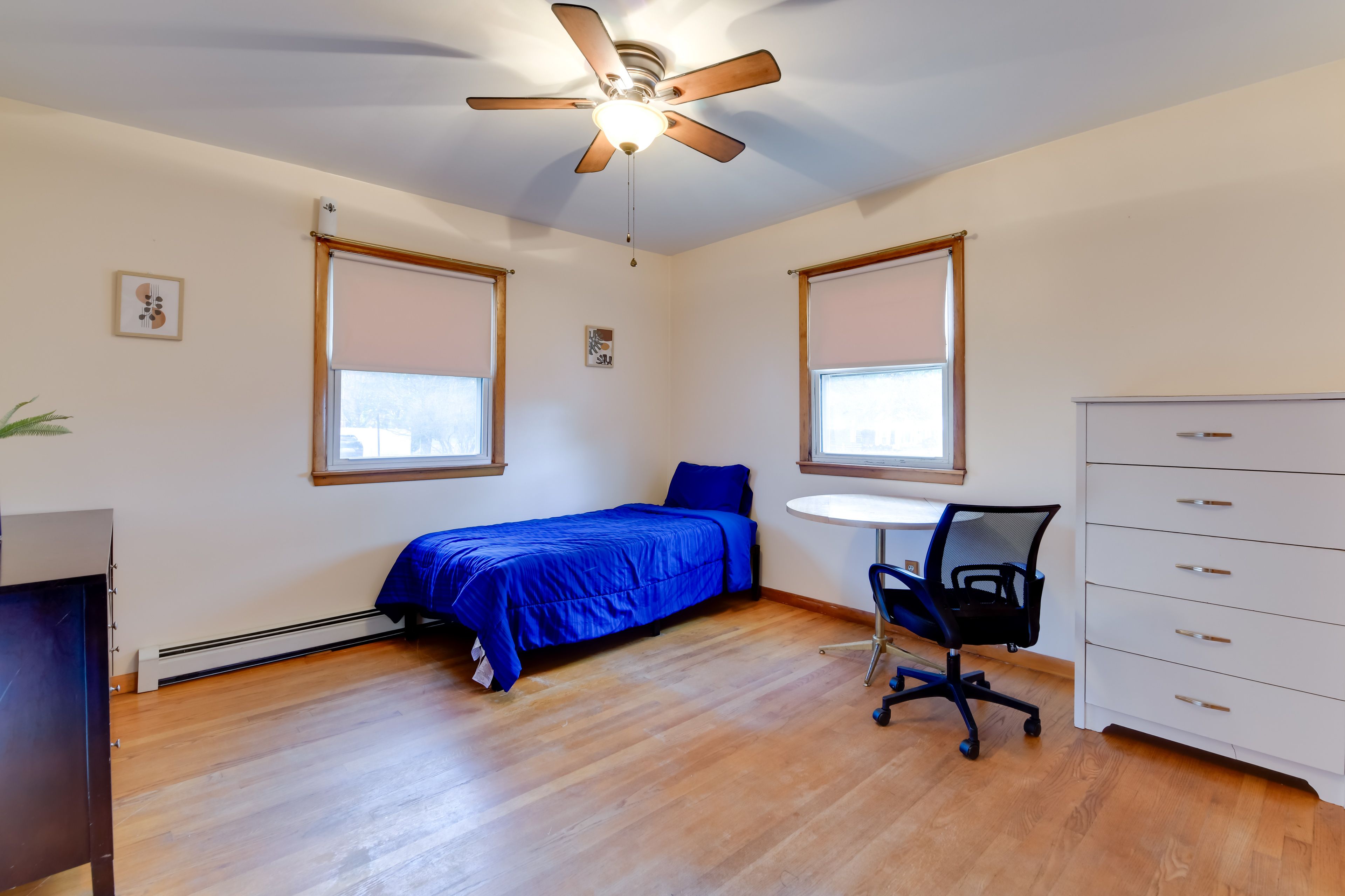 Bedroom 1 | Twin Bed | Main Floor