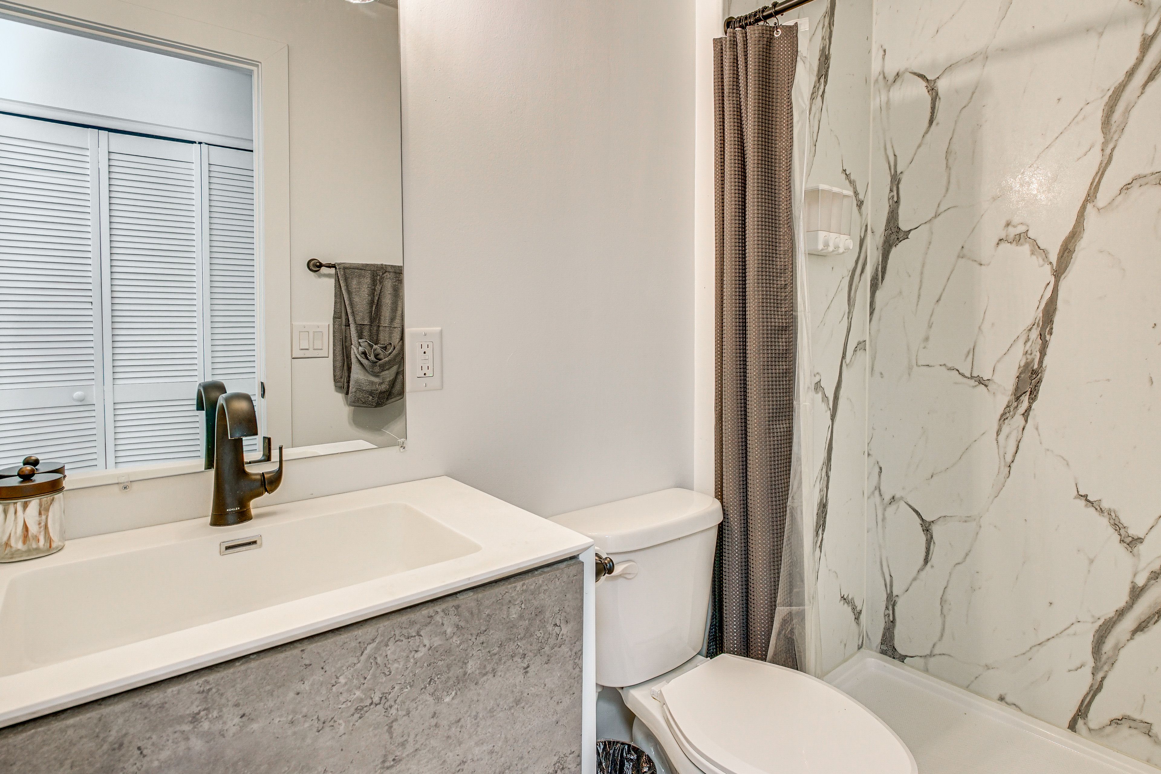 Full Bathroom | Towels & Linens Provided